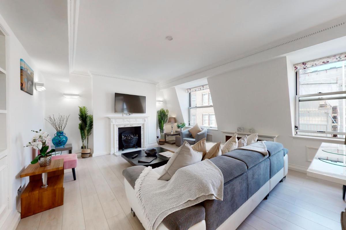 Stay in bond street