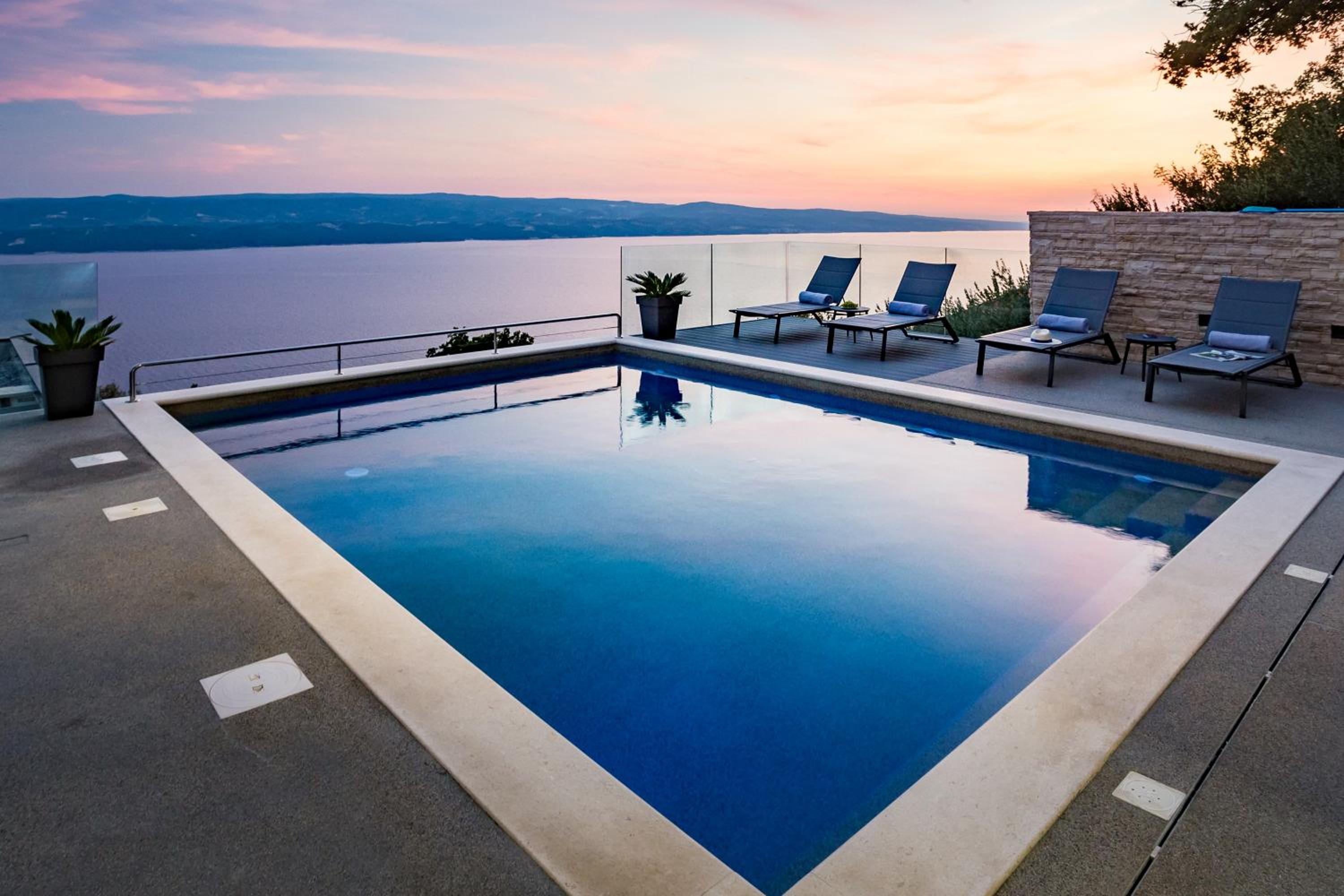 Villa Dispet, sea view, heated pool, cinema, wellness