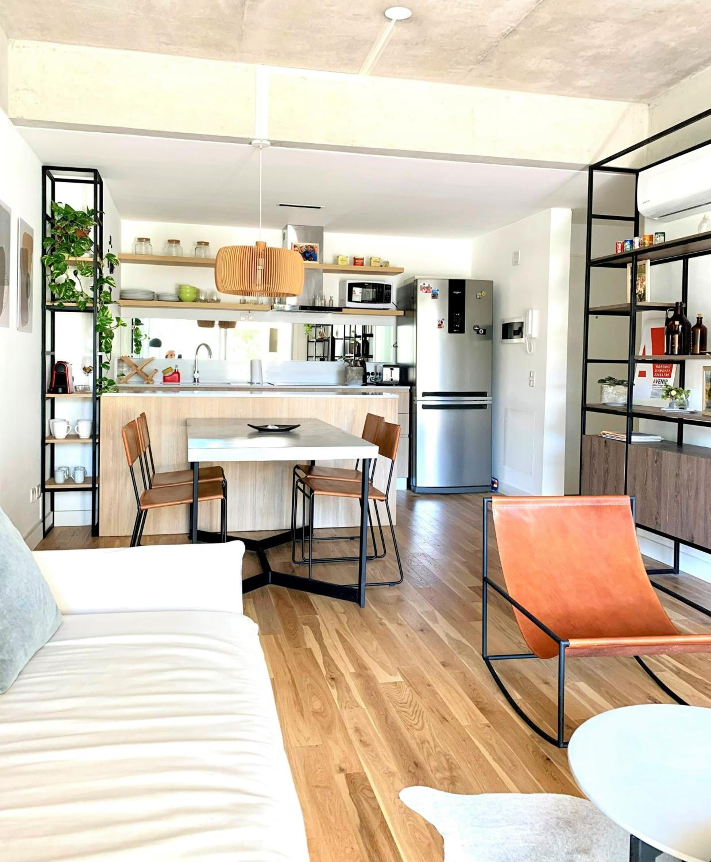 Stylish Apartment by River with Pool & Grill