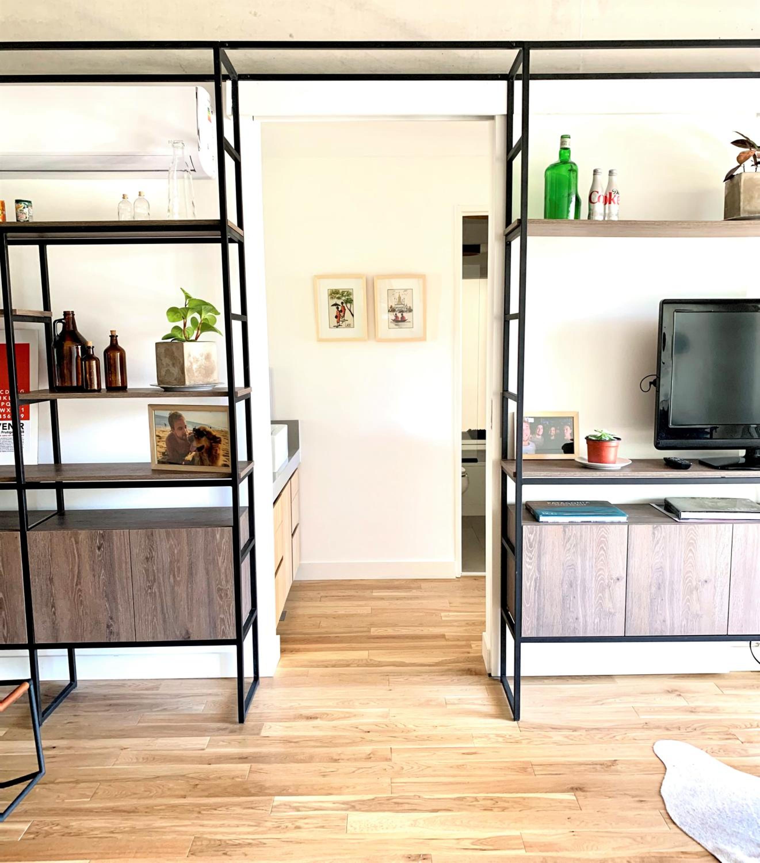 Stylish Apartment by River with Pool & Grill