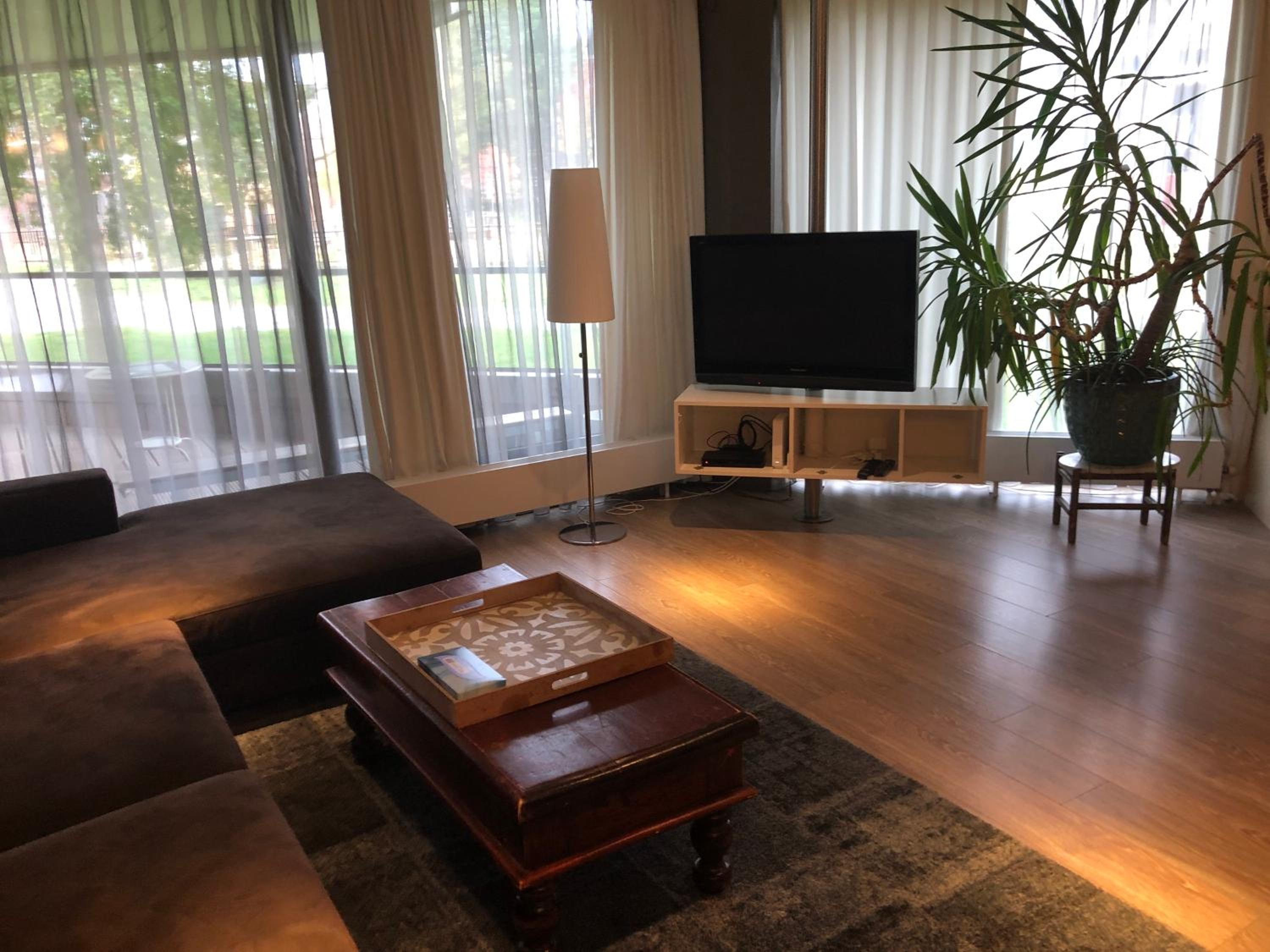 Lounge Park Apartment