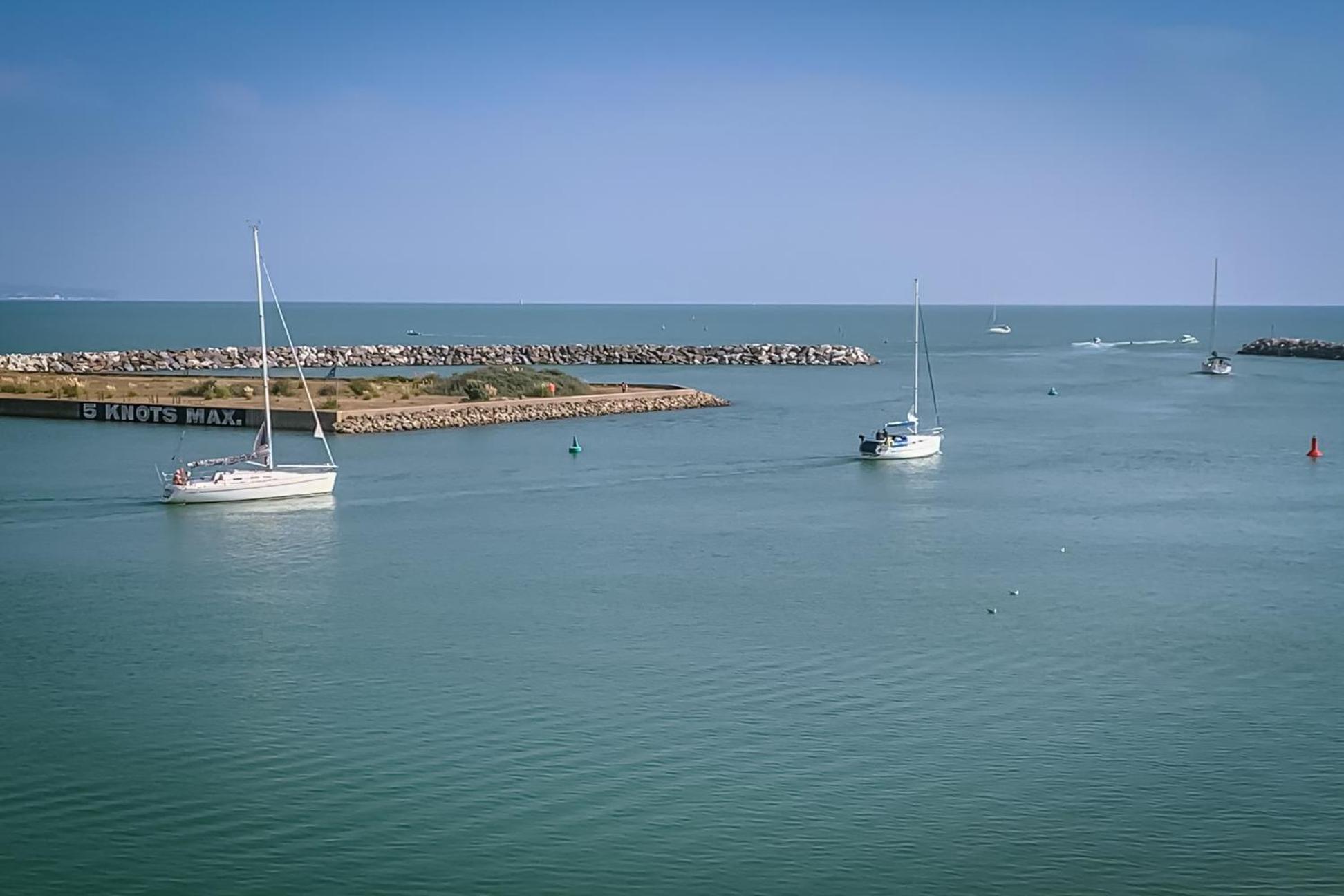 Seaviews Sovereign Harbour - adults-only apartment view 2