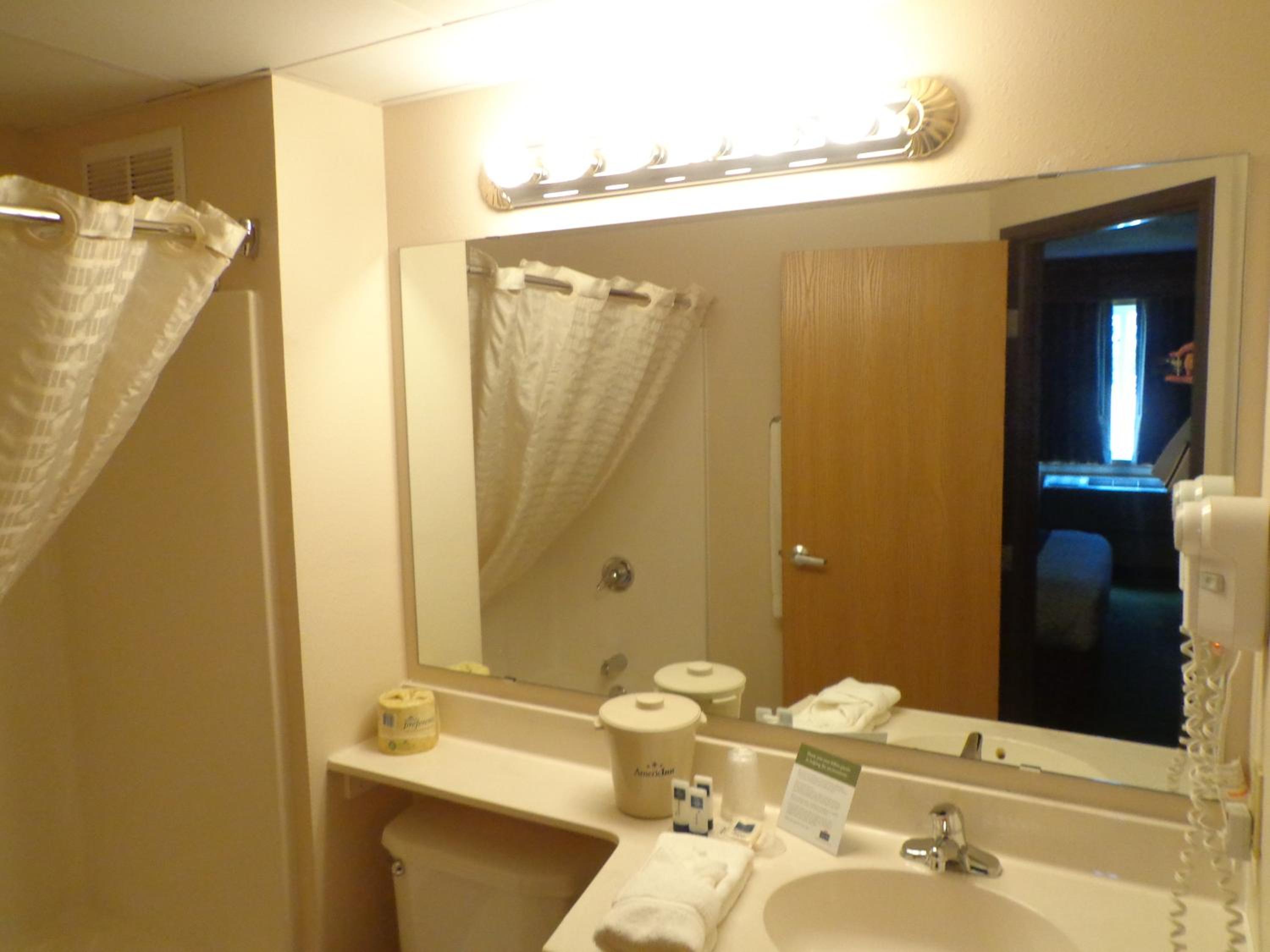 AmericInn by Wyndham Madison SD