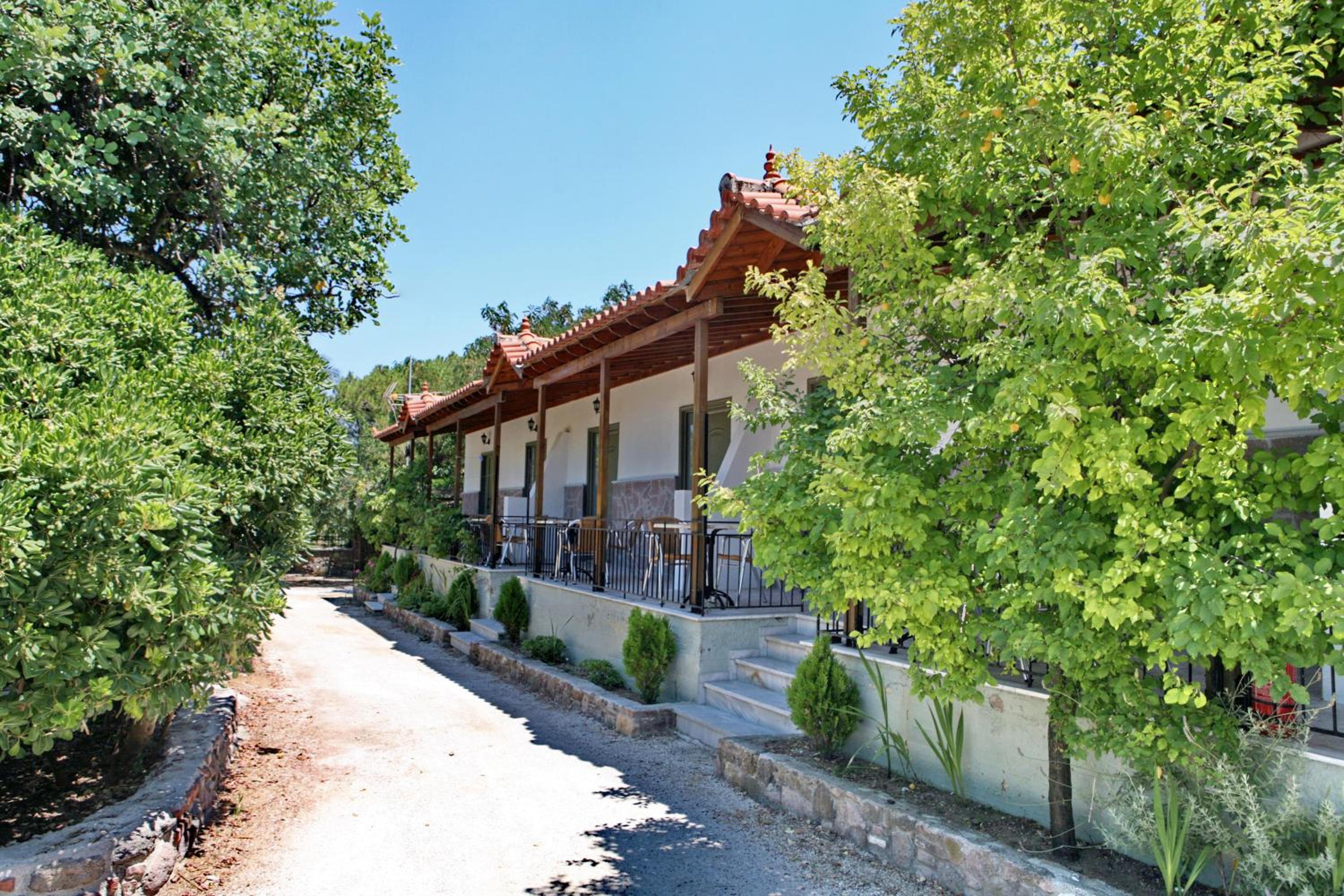 Hotel Paradisos Studios - Image 1