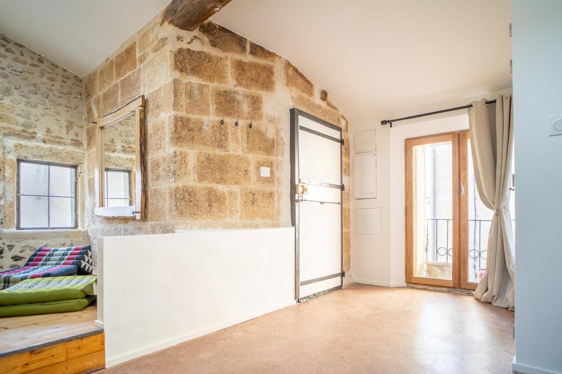 Montpellier Vacations - L'Olivier Loft HH Centre Corum - Netflix  Prime Video 4k - Property Image 4