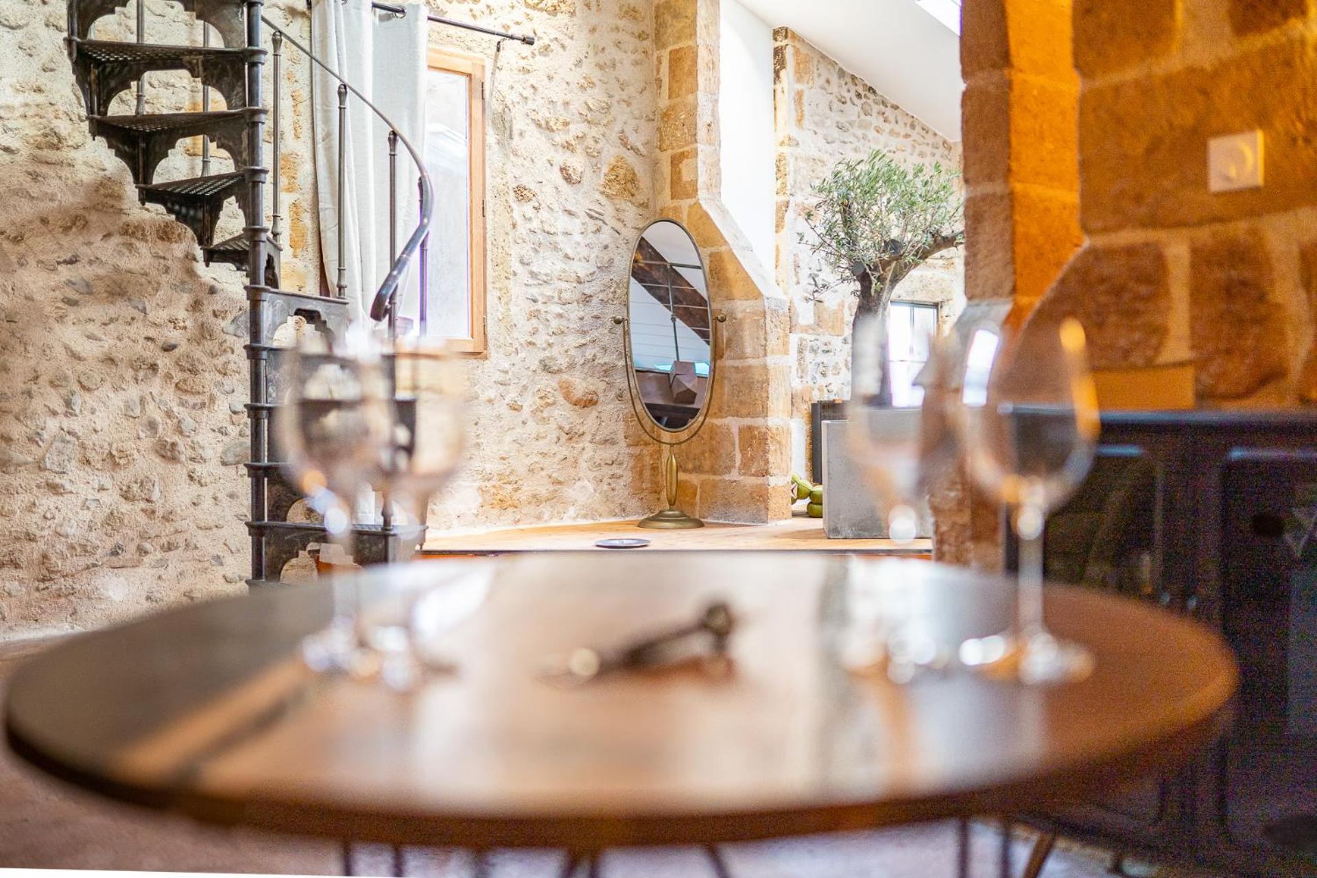 Montpellier Vacations - L'Olivier Loft HH Centre Corum - Netflix  Prime Video 4k - Property Image 9