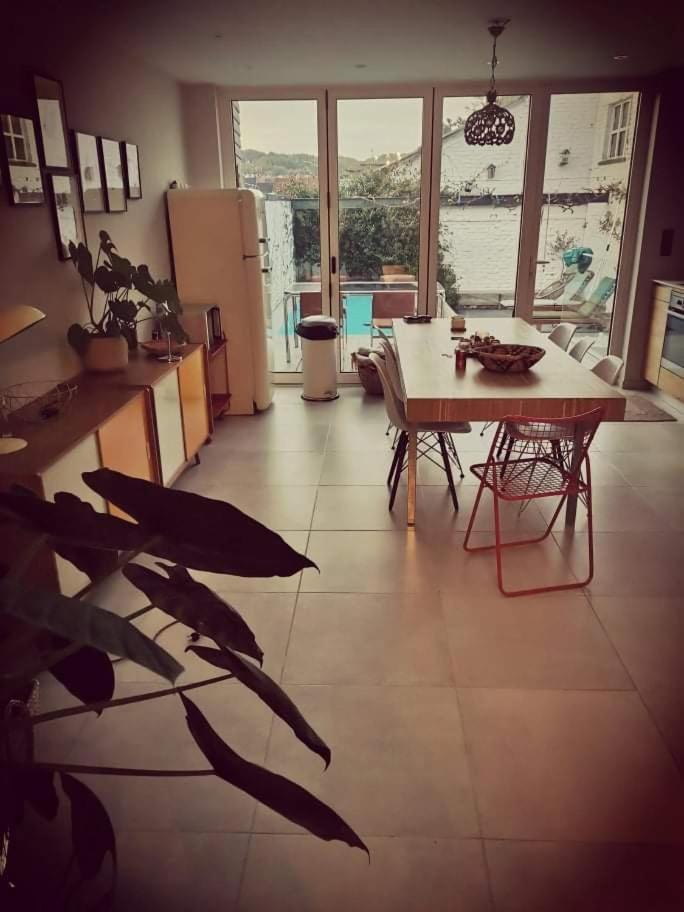 karaktervolle woning met zwembad te Ronse