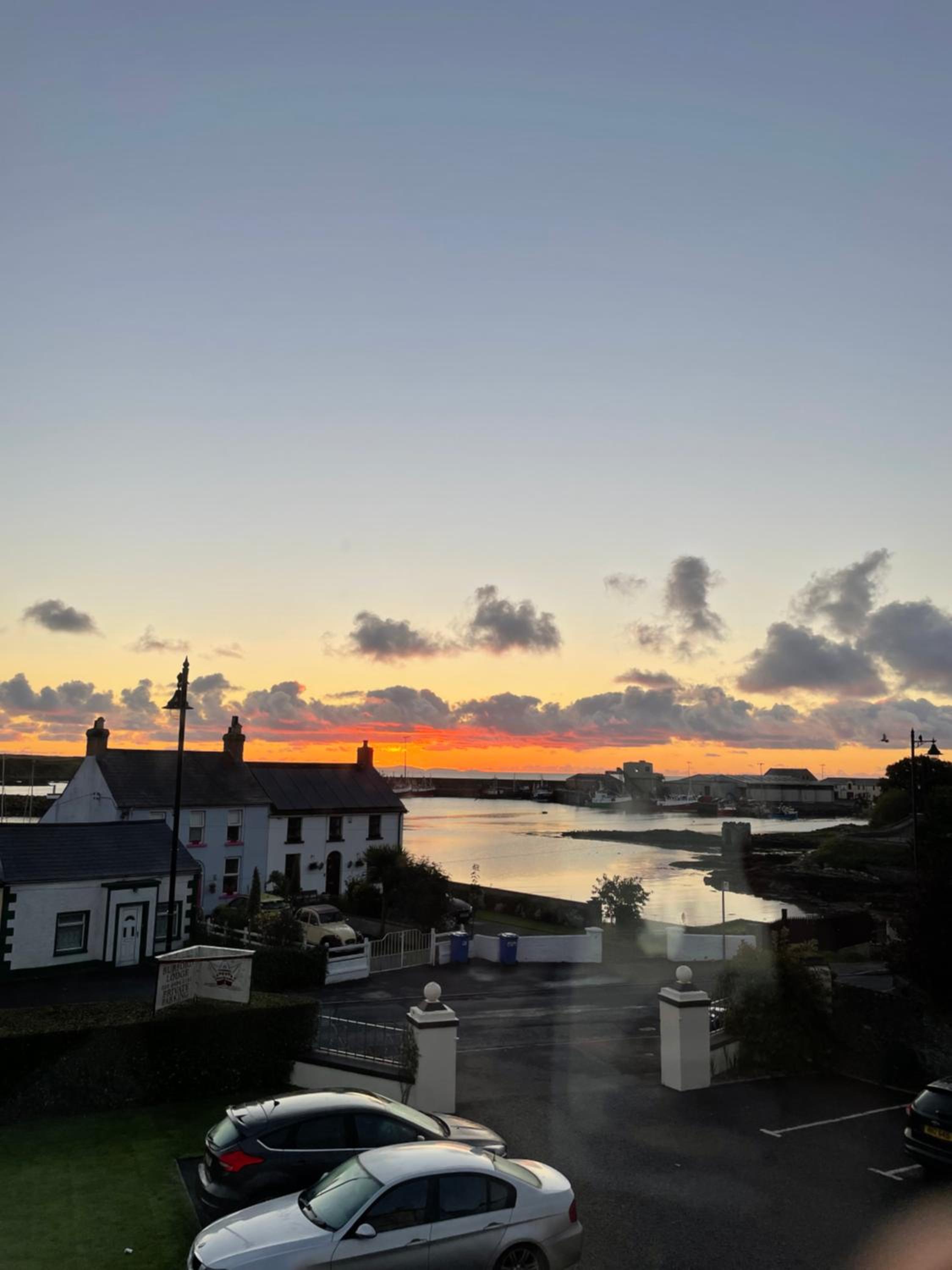 Hotel Burford Lodge Guest House - Image 1