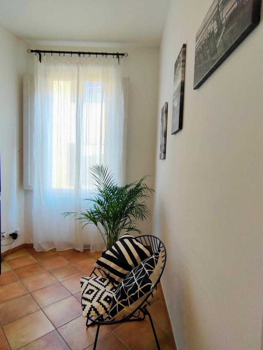 Nice & Roomy Apartment behind the Uffizi Museum photo 2