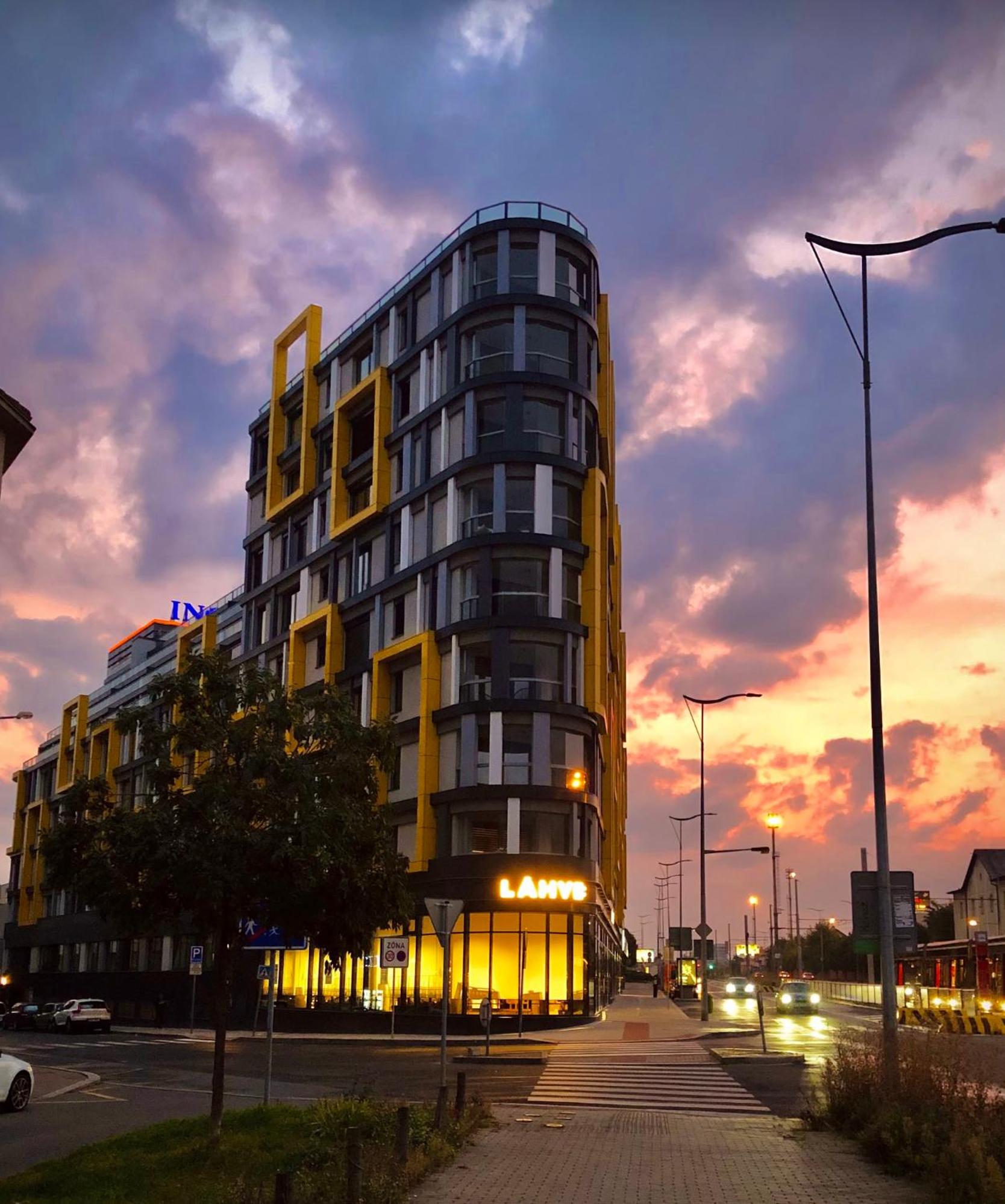 Harfa Apartment 30