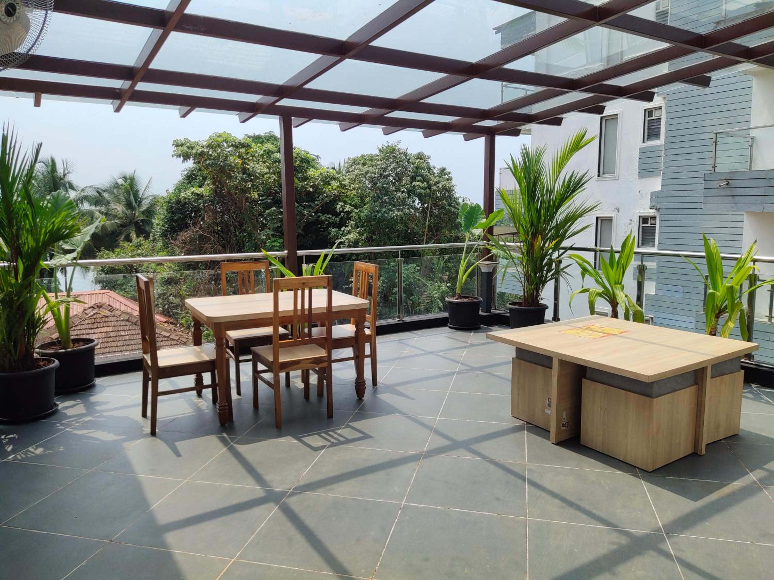 Woodside Retreat Serviced Apartments, 100 meters from baga river view 4