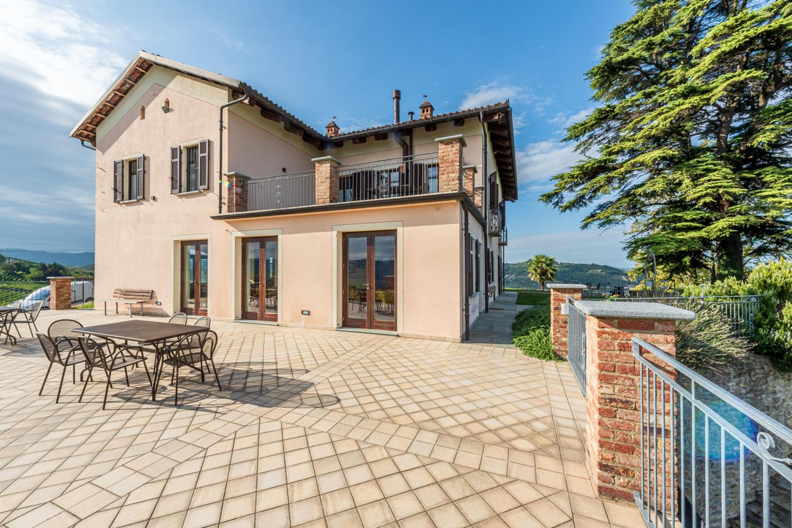 Villa Bricco Paglieri view 4