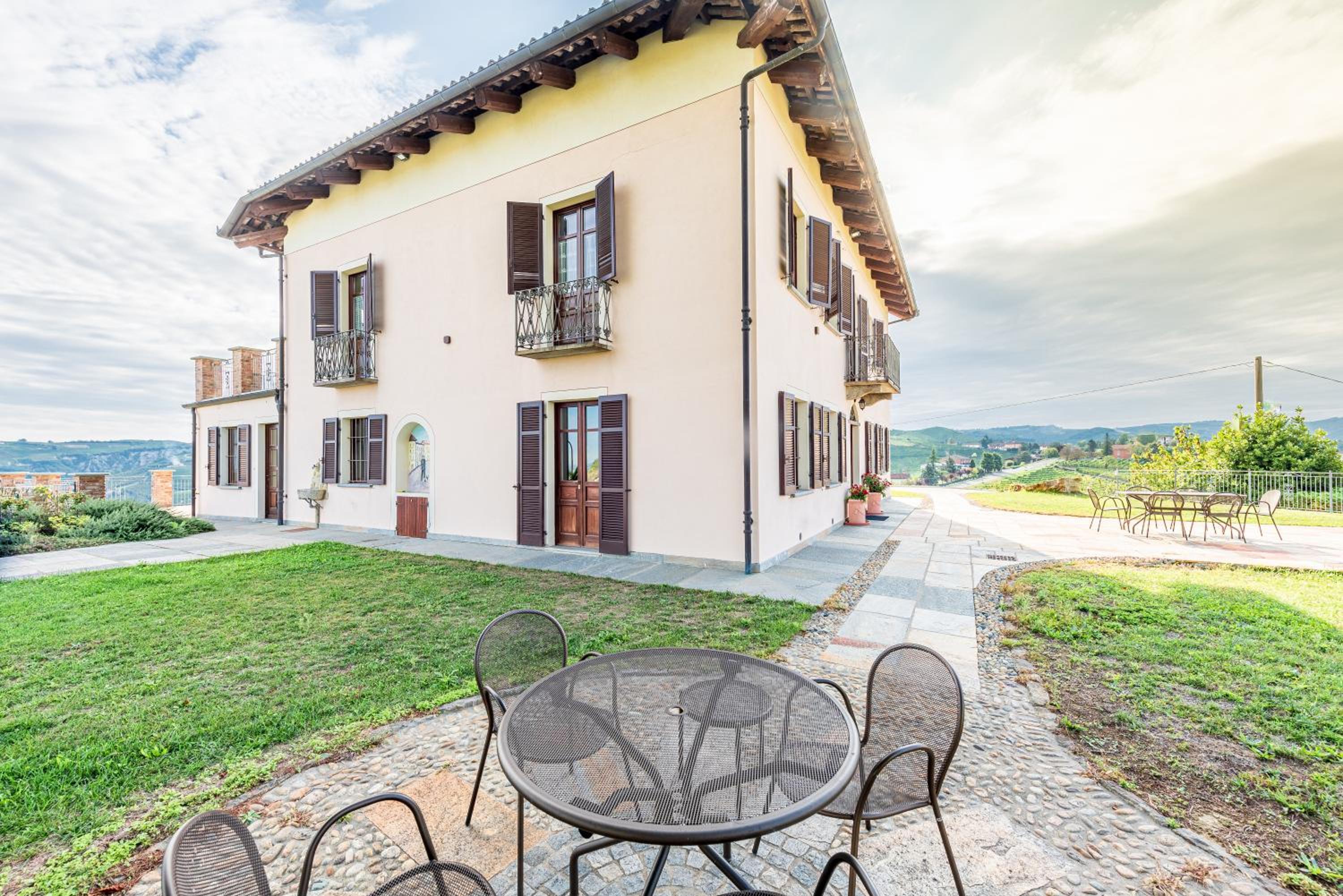 Villa Bricco Paglieri view 5