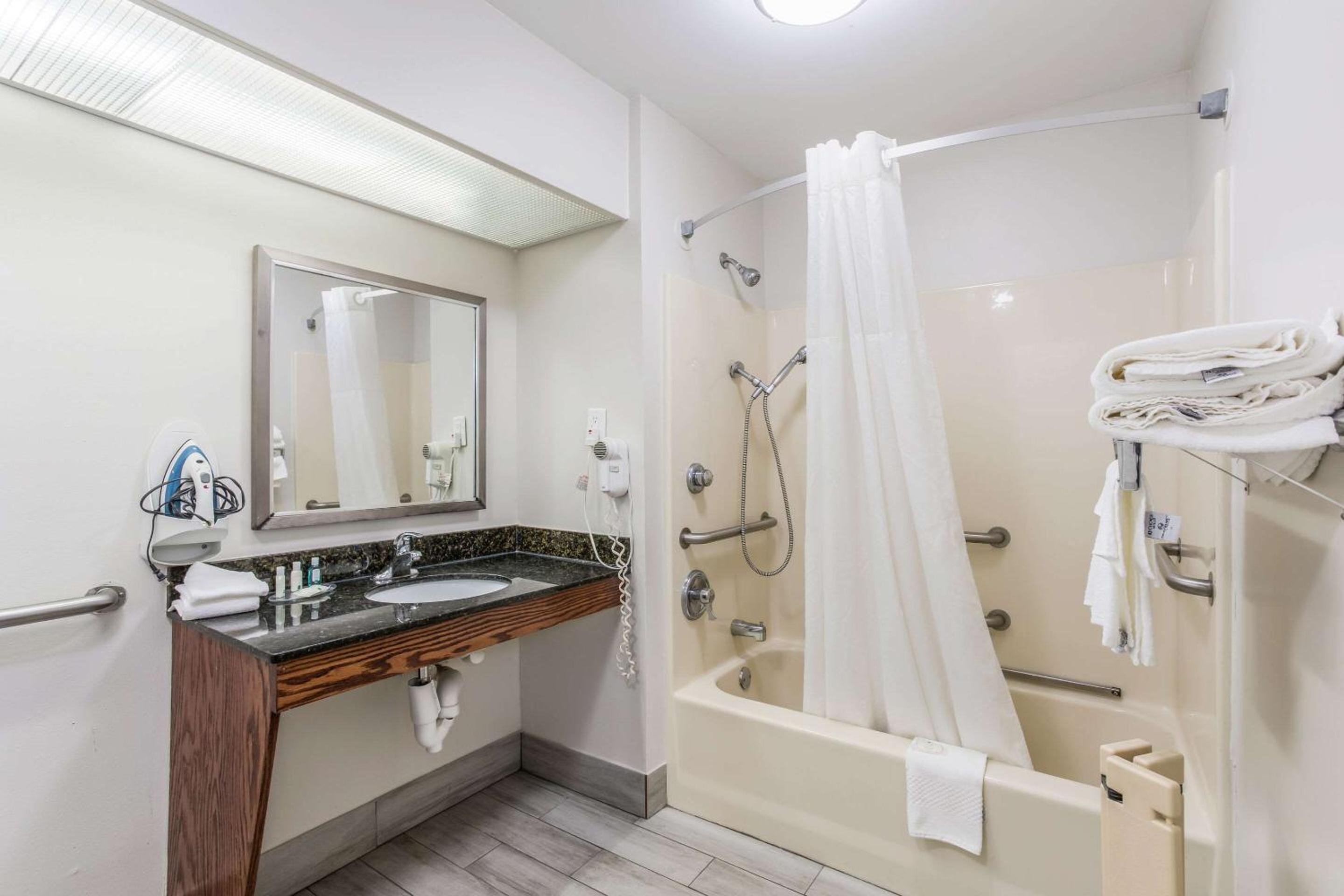 Quality Inn Gallatin-Nashville Metro - Property Image 35