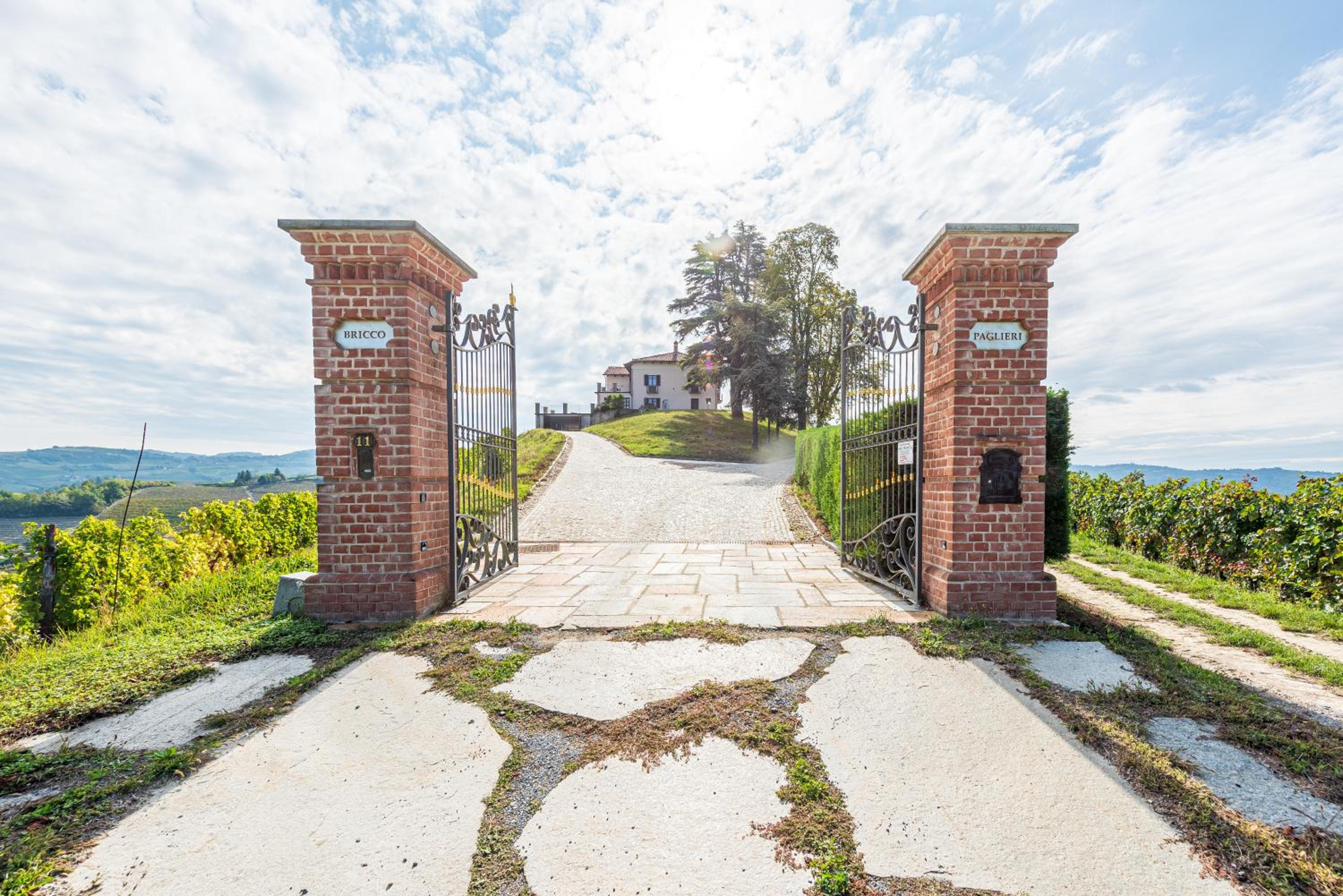 Villa Bricco Paglieri view 2