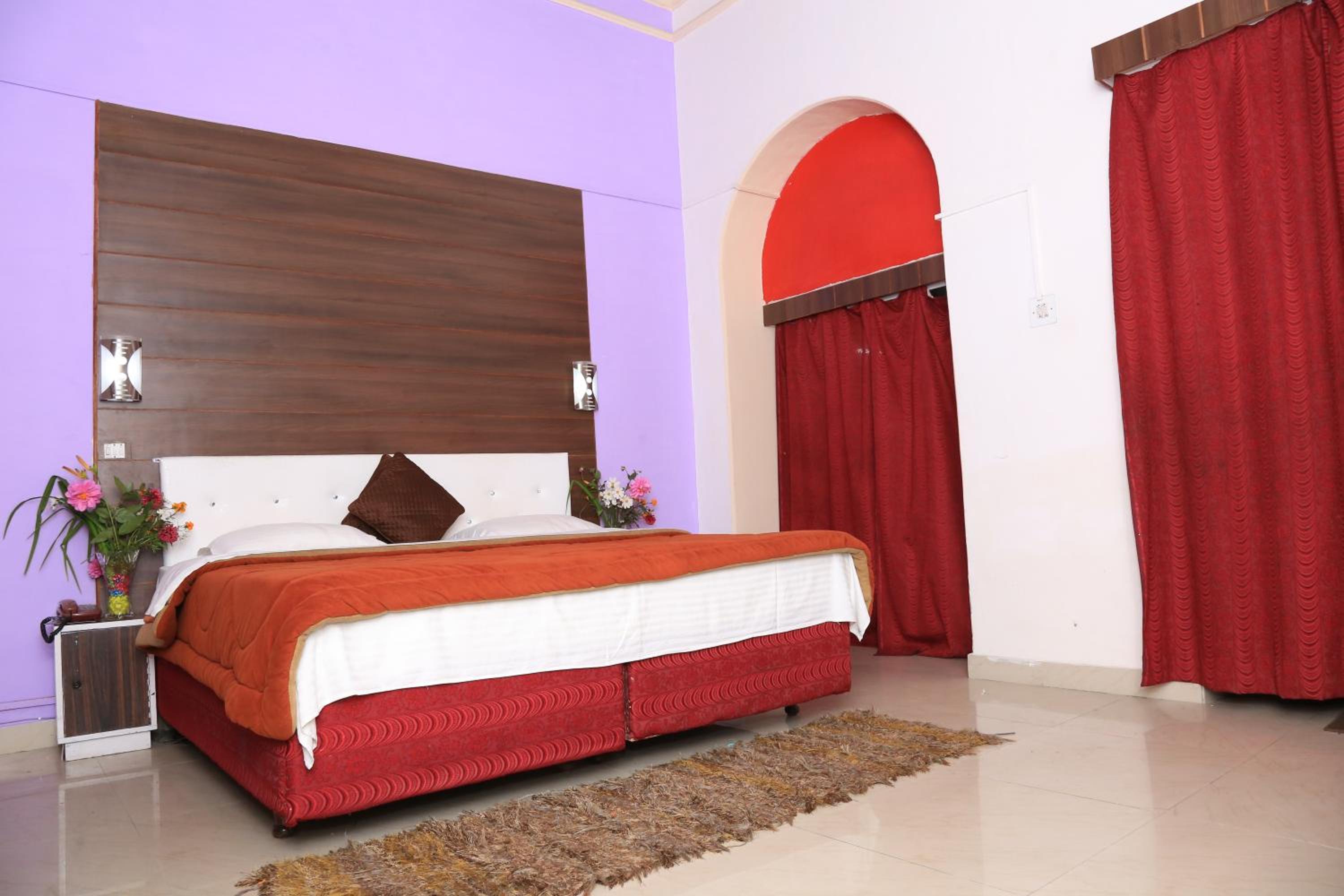 Prince Hotel Mallroad