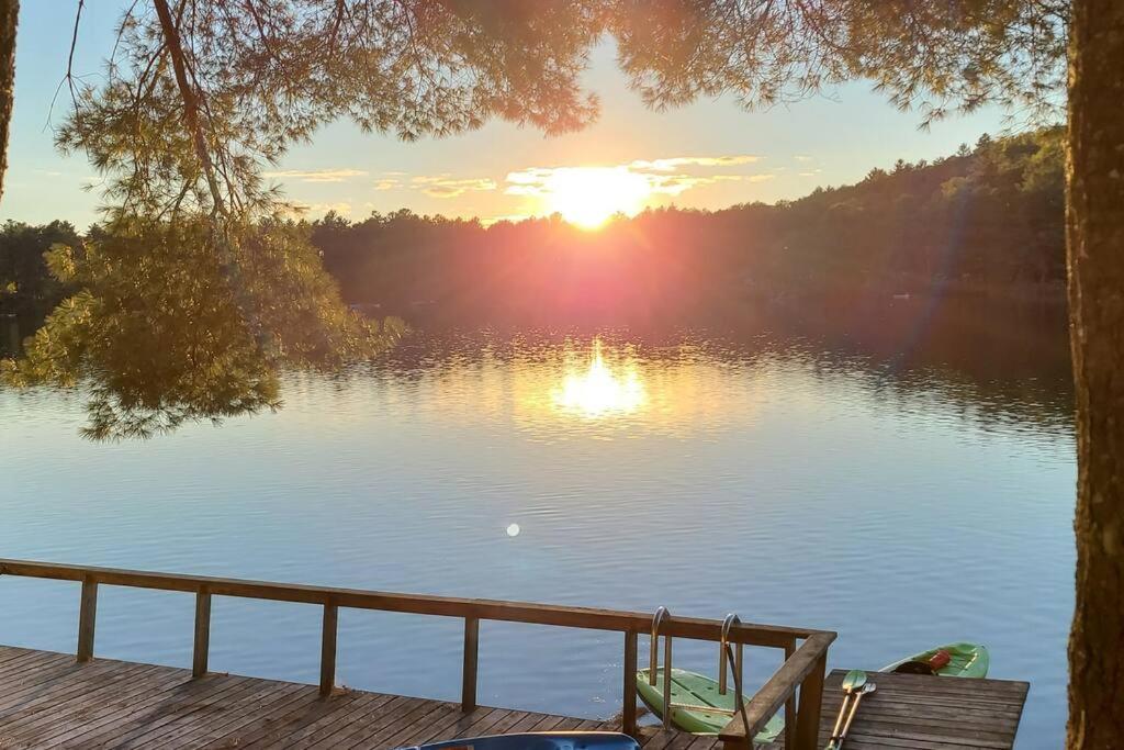 Year-round Waterfront Green Cottage On Vert Lake view 2
