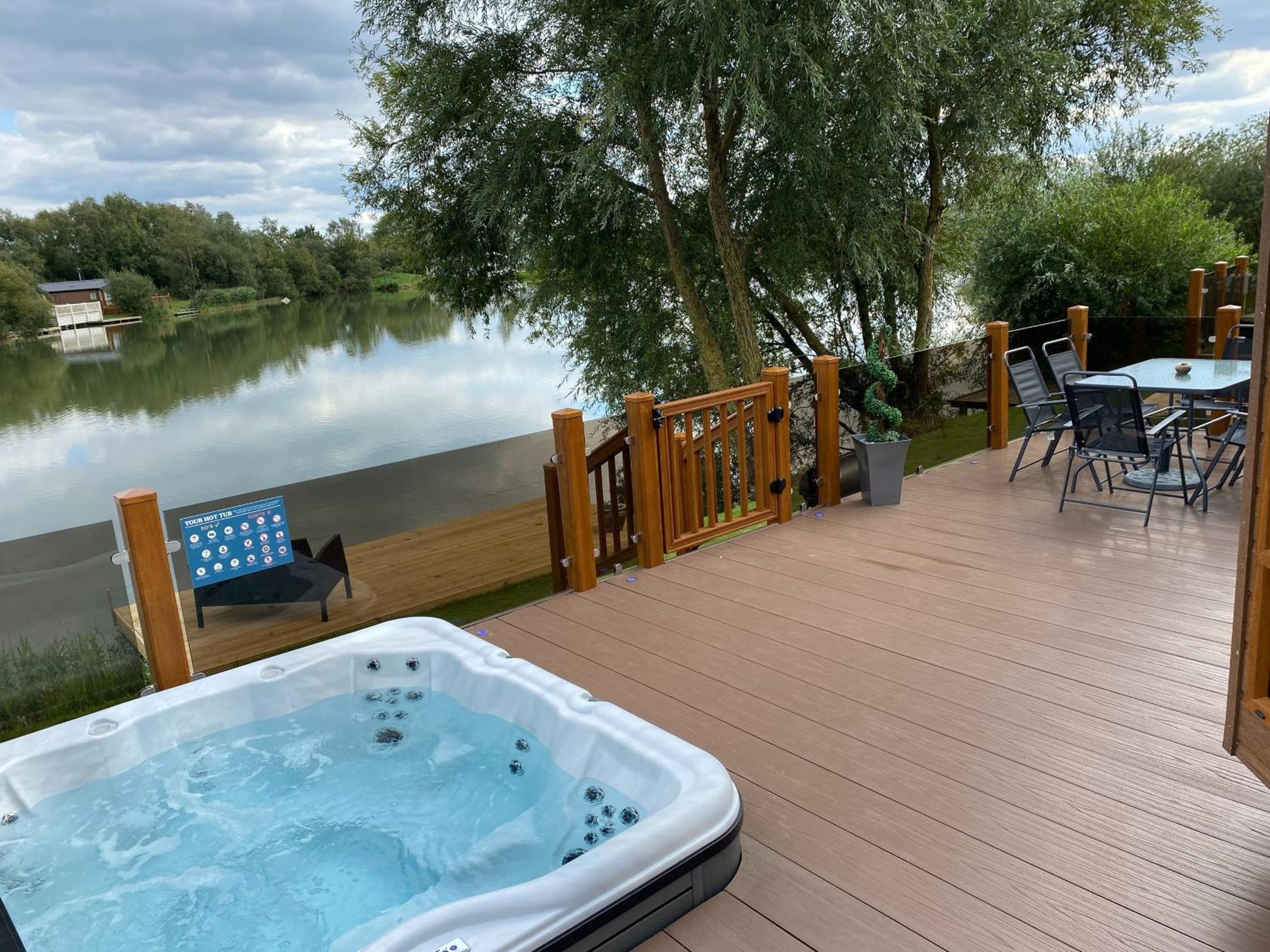Indulgence Lakeside Lodge i2 with hot tub, private fishing peg situated at Tattershall Lakes Country Park view 3