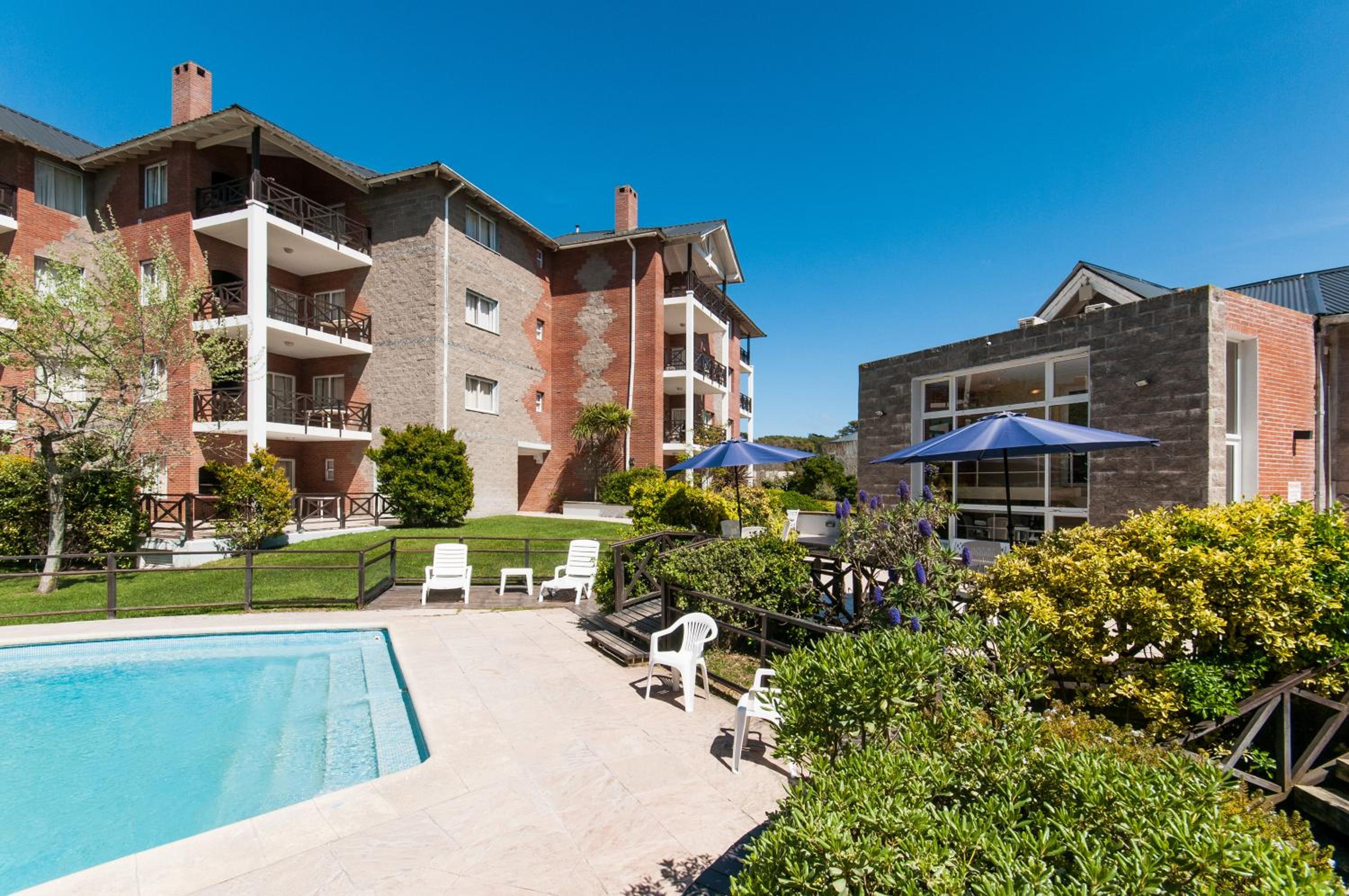 Hotel Victoria Village - Image 1