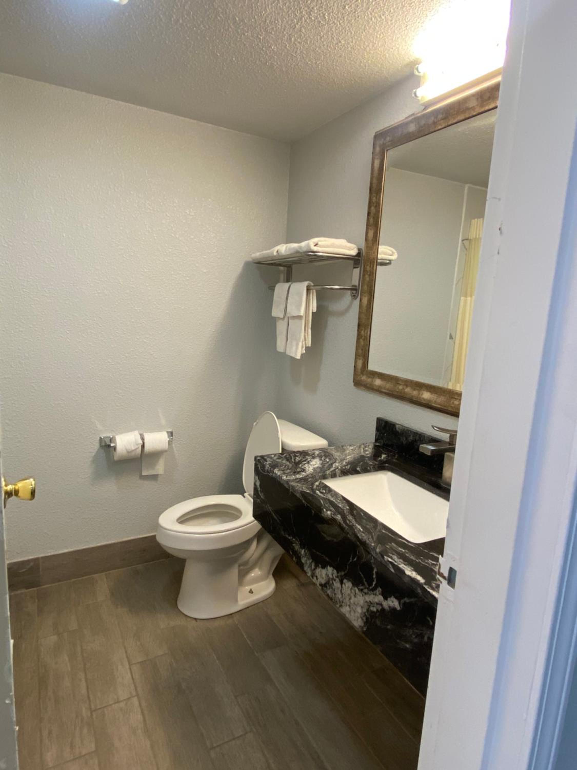 Hobbs Vacations - Executive Inn - Property Image 11