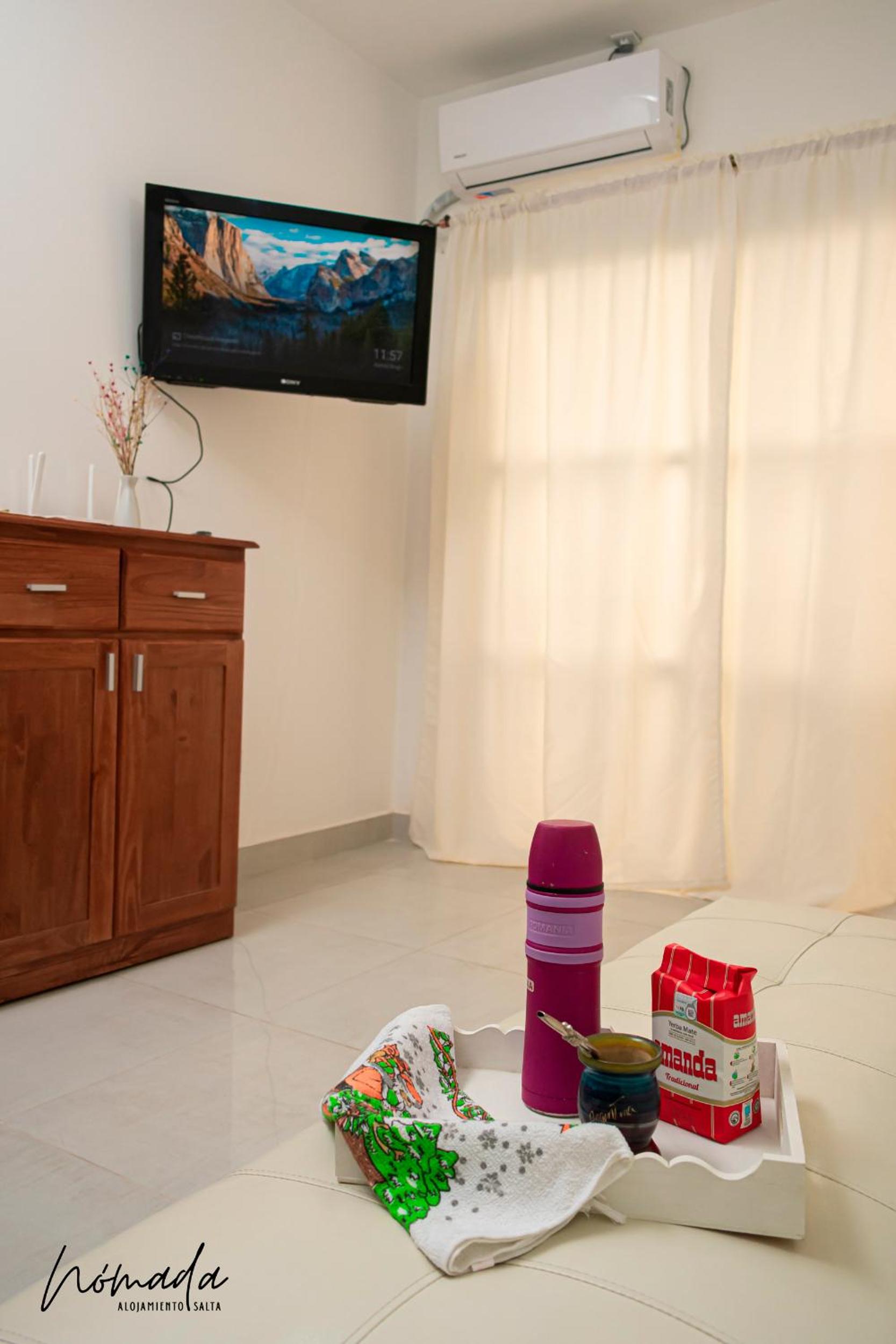 Departamento en calle principal, cómodo, hasta 4.