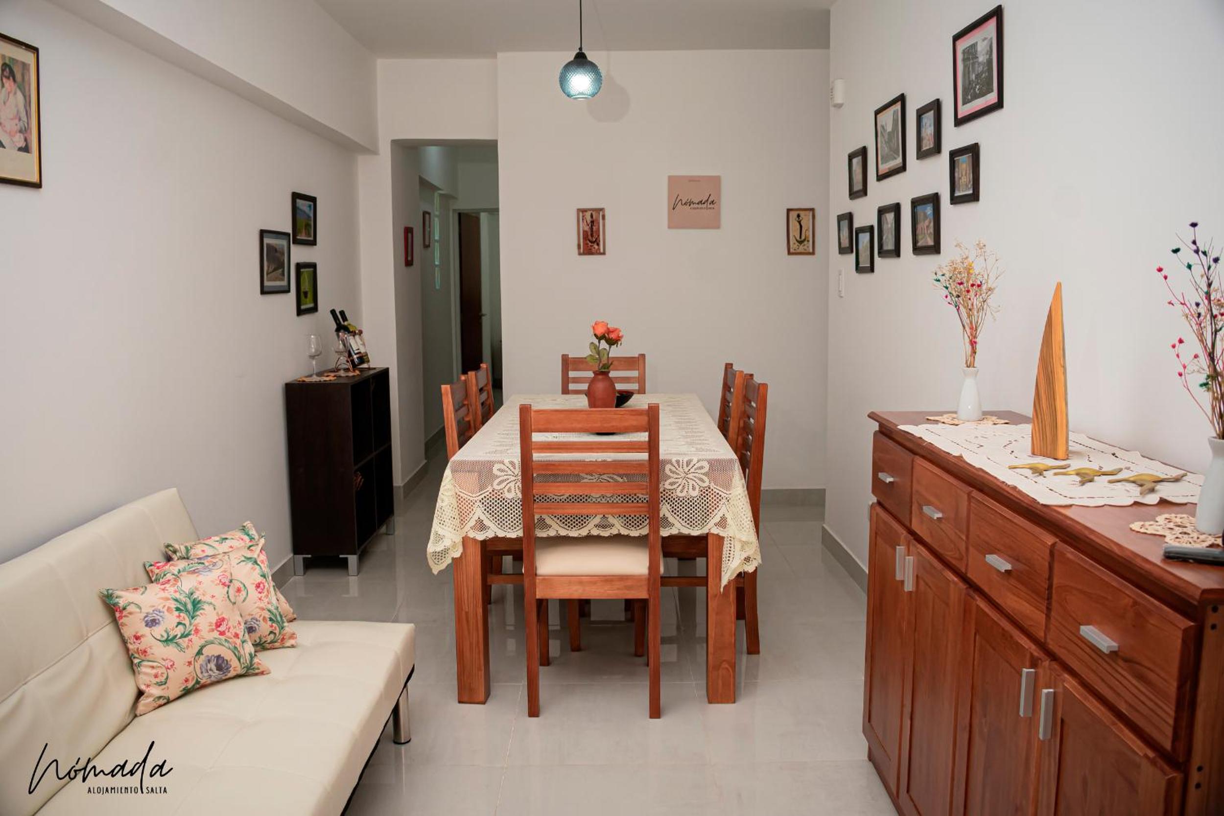 Departamento en calle principal, cómodo, hasta 4.