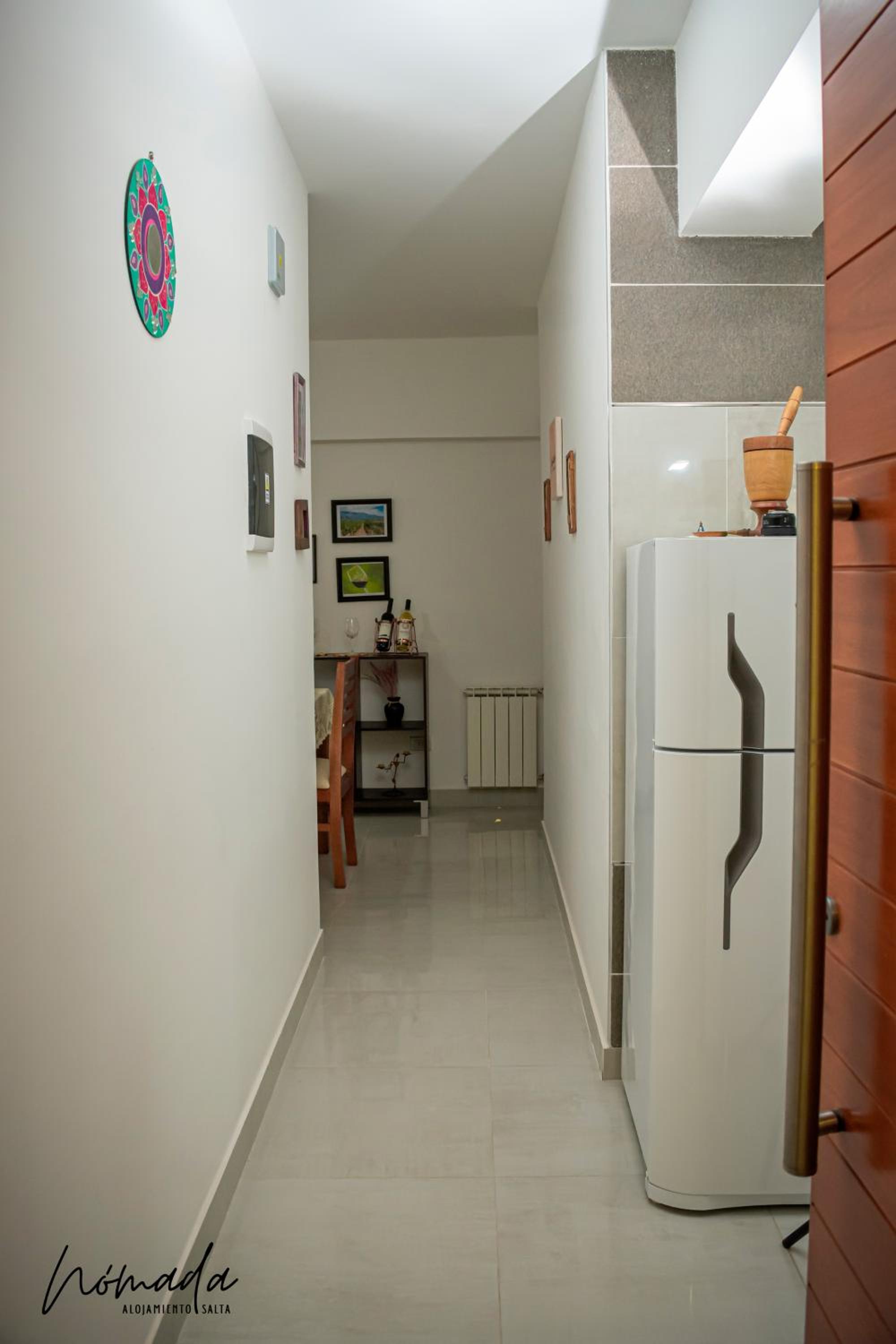 Departamento en calle principal, cómodo, hasta 4.
