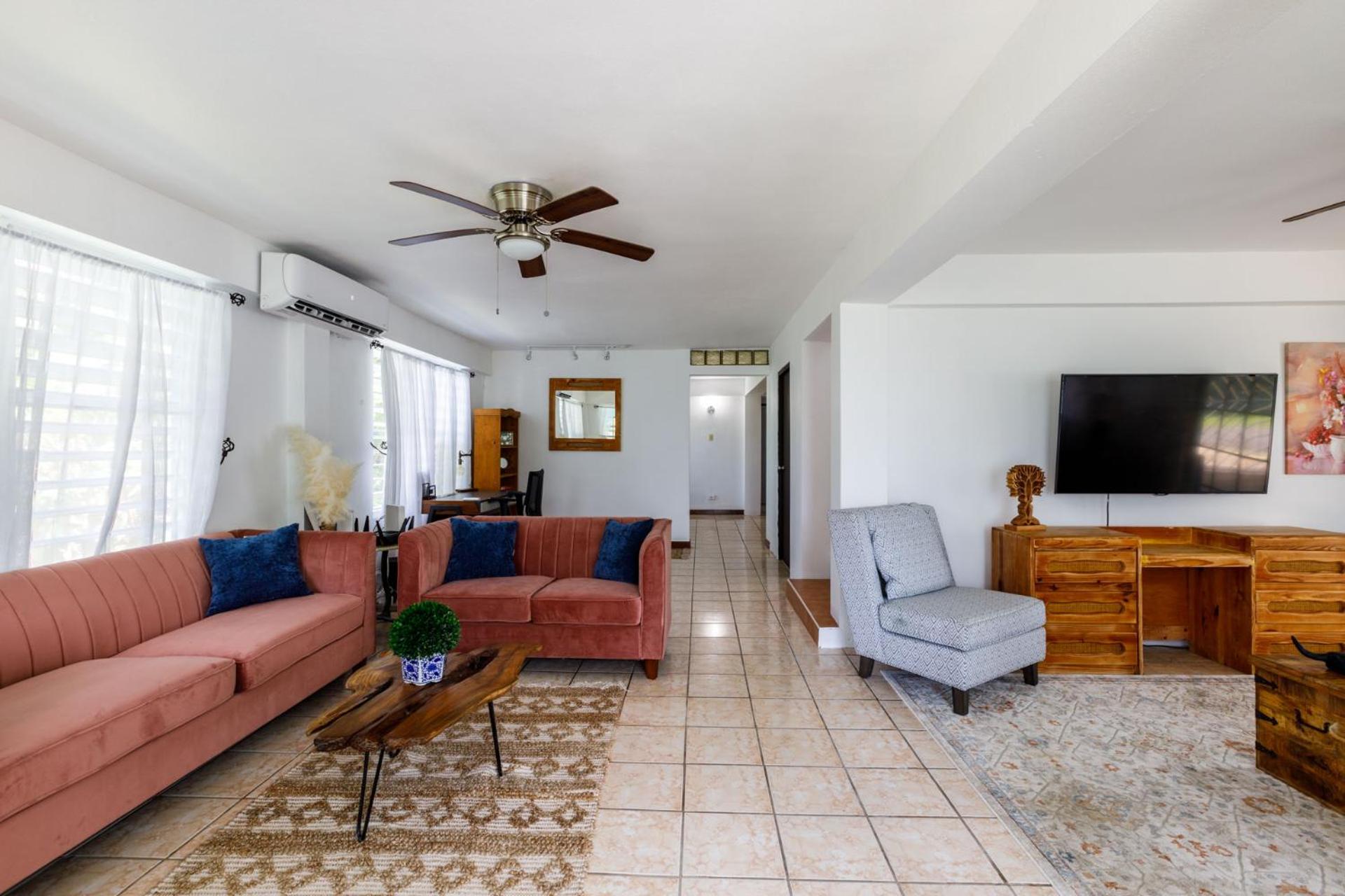 Rainforest Retreat 15 min from the beach