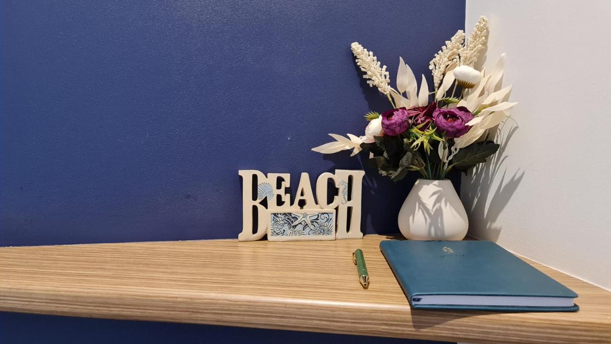 Hotel Lovely-little-beachfront-apartment