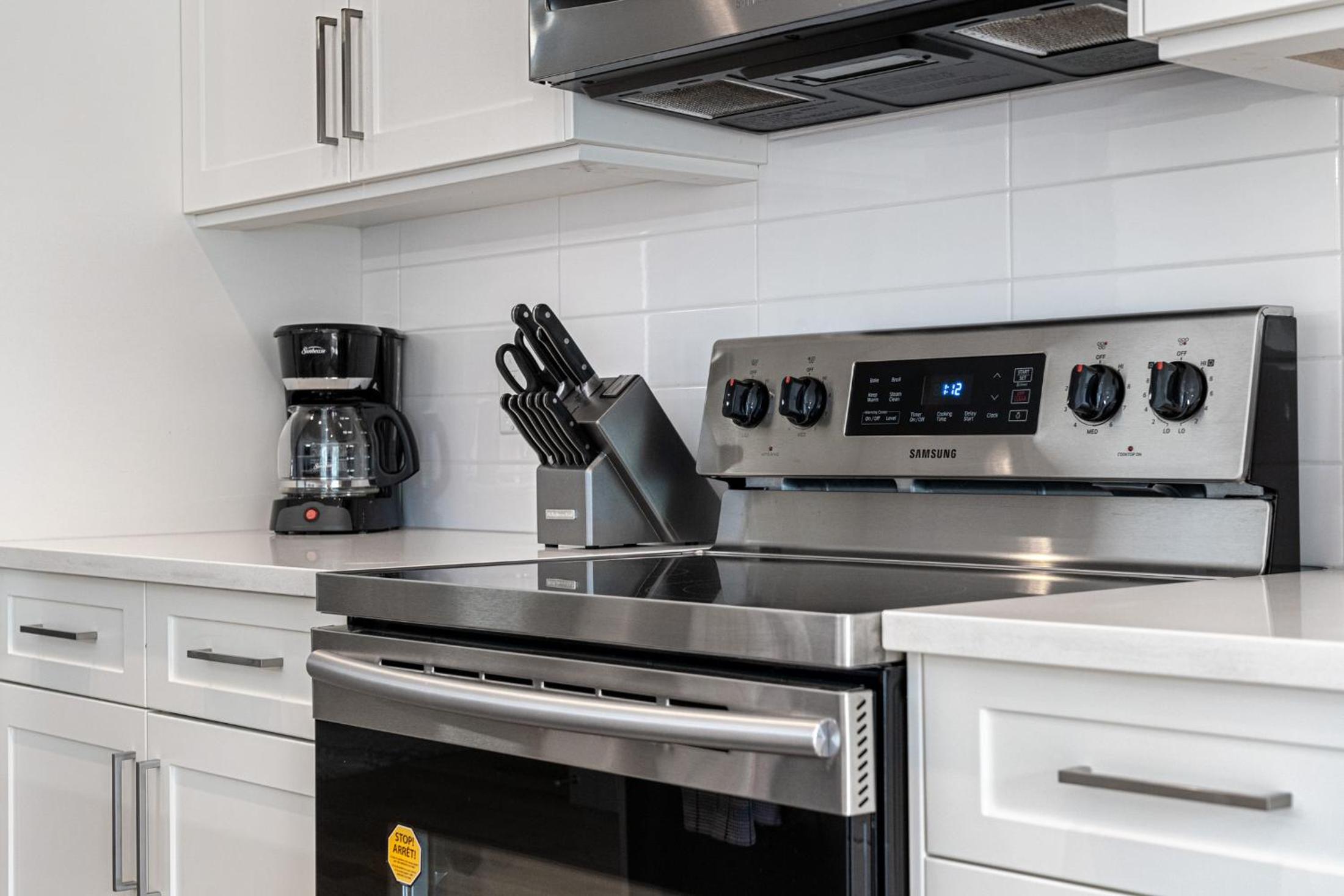 Contemporary Luxury 4 bedroom House near Downtown