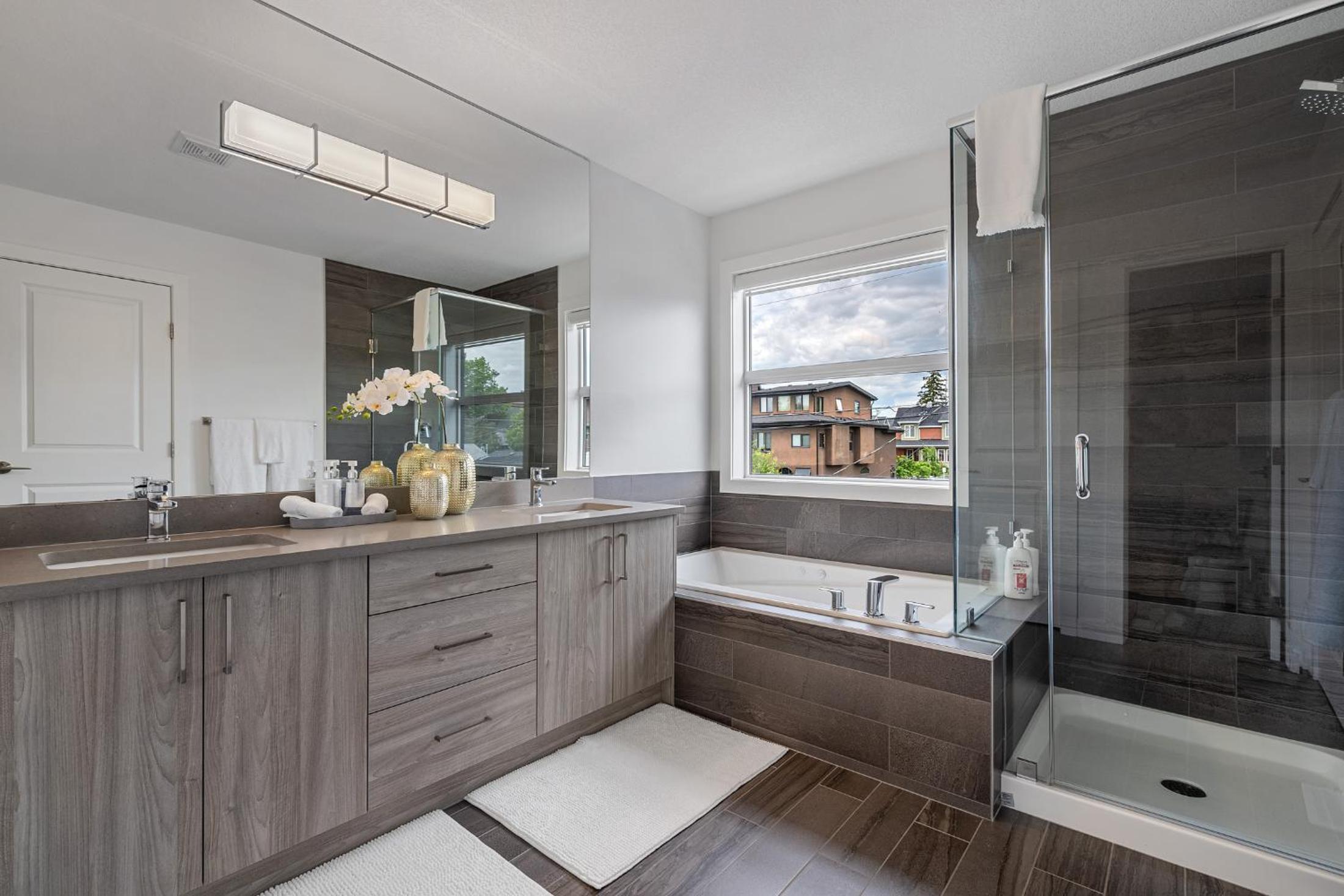 Contemporary Luxury 4 bedroom House near Downtown