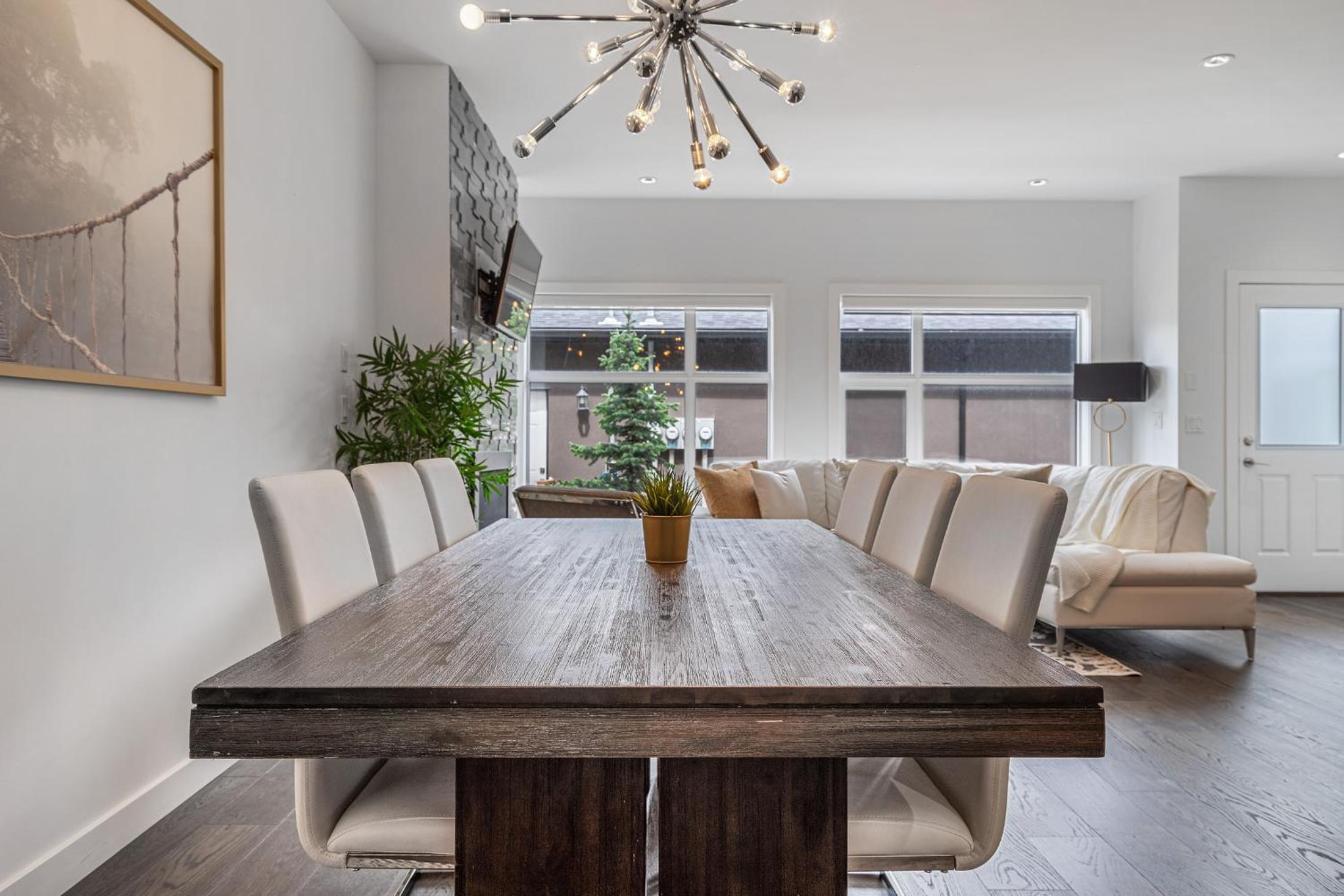 Contemporary Luxury 4 bedroom House near Downtown