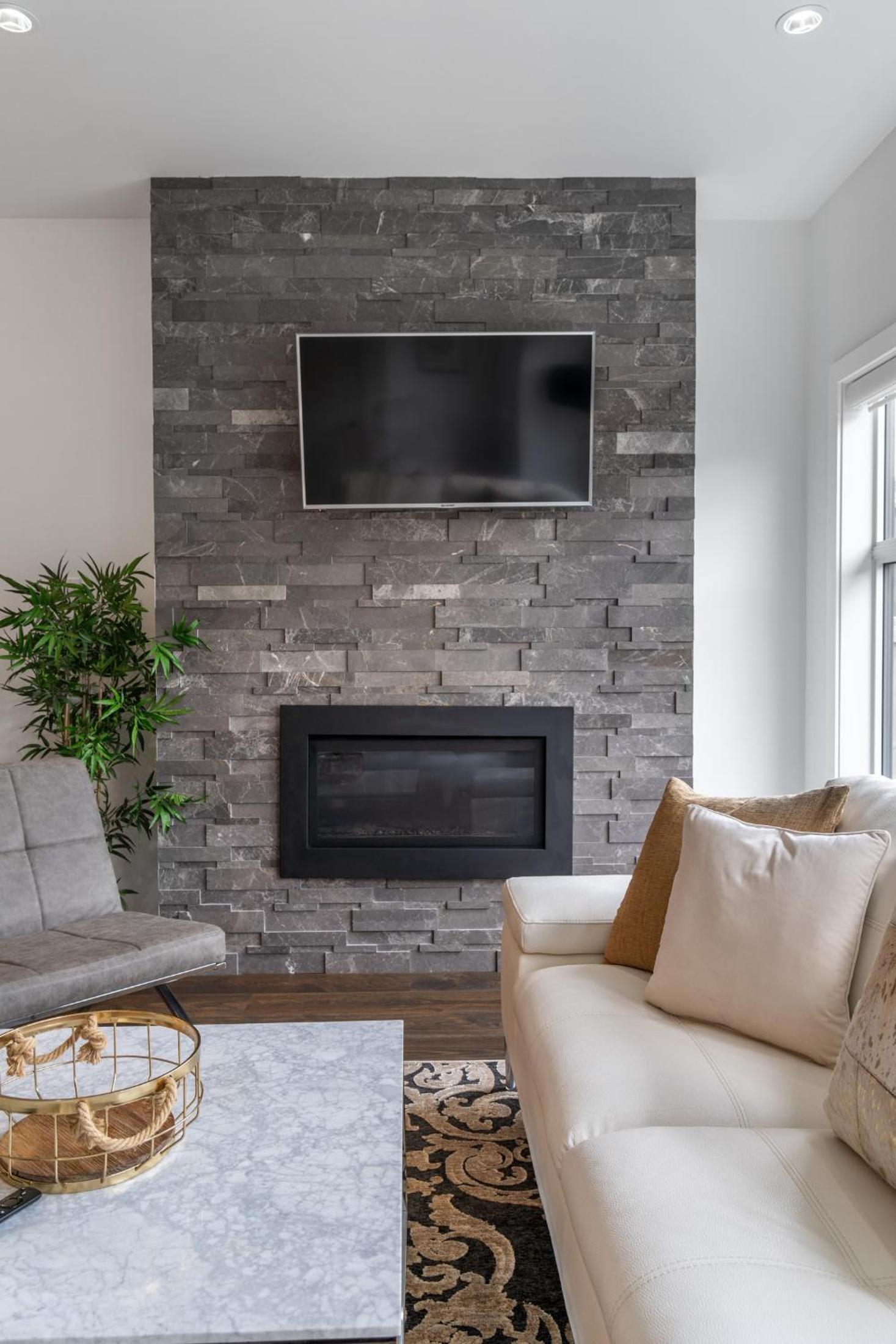 Contemporary Luxury 4 bedroom House near Downtown