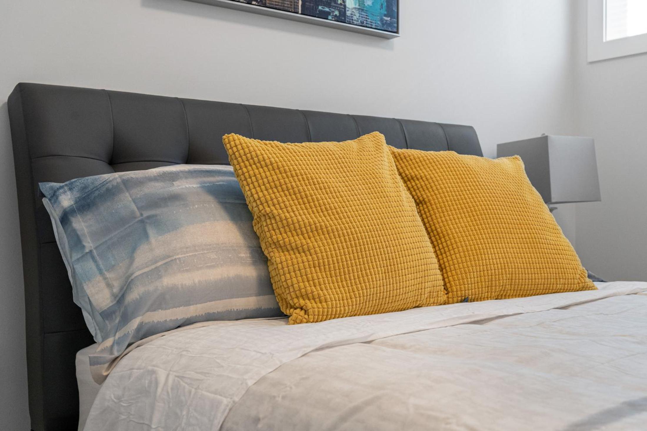 Contemporary Luxury 4 bedroom House near Downtown