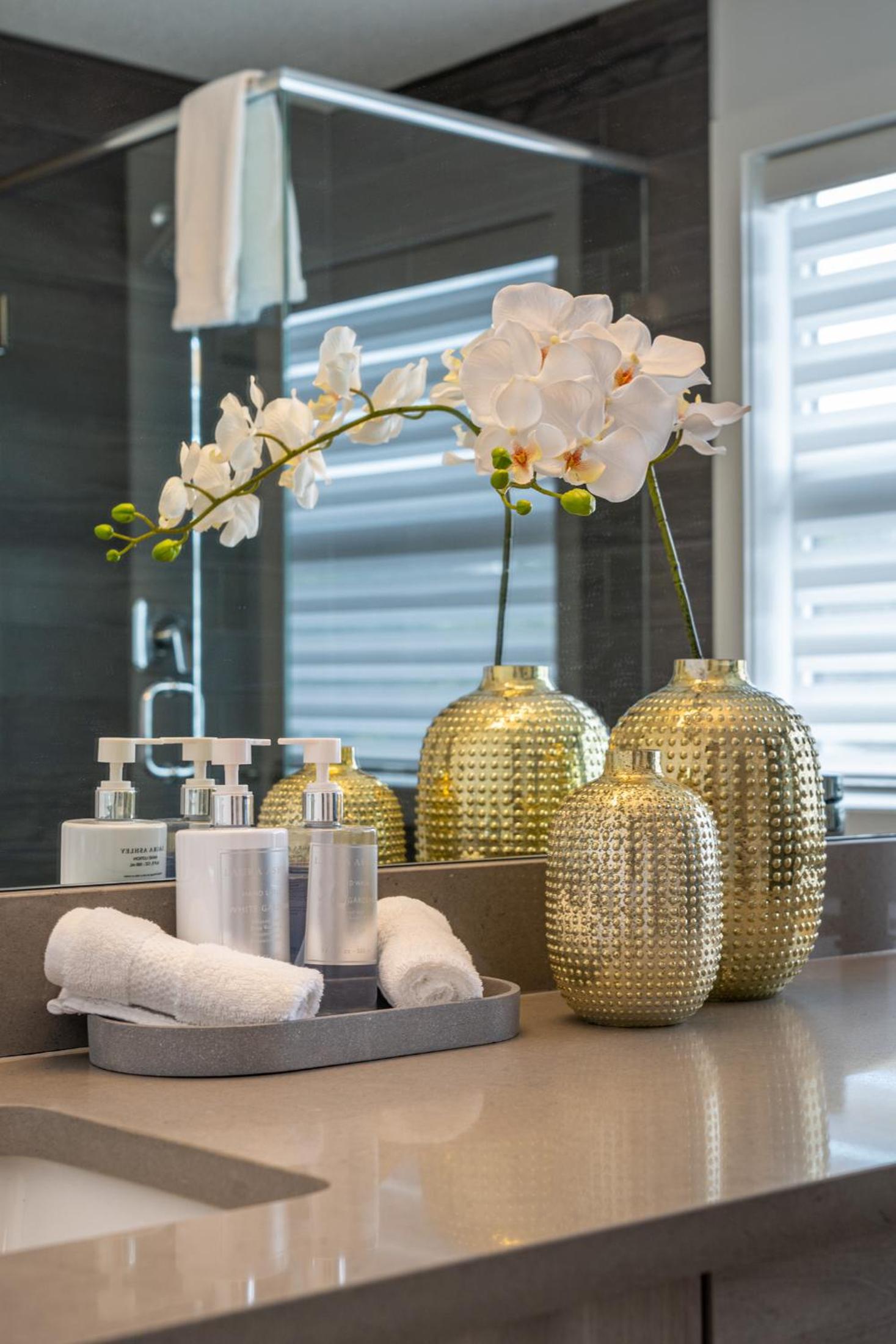 Contemporary Luxury 4 bedroom House near Downtown