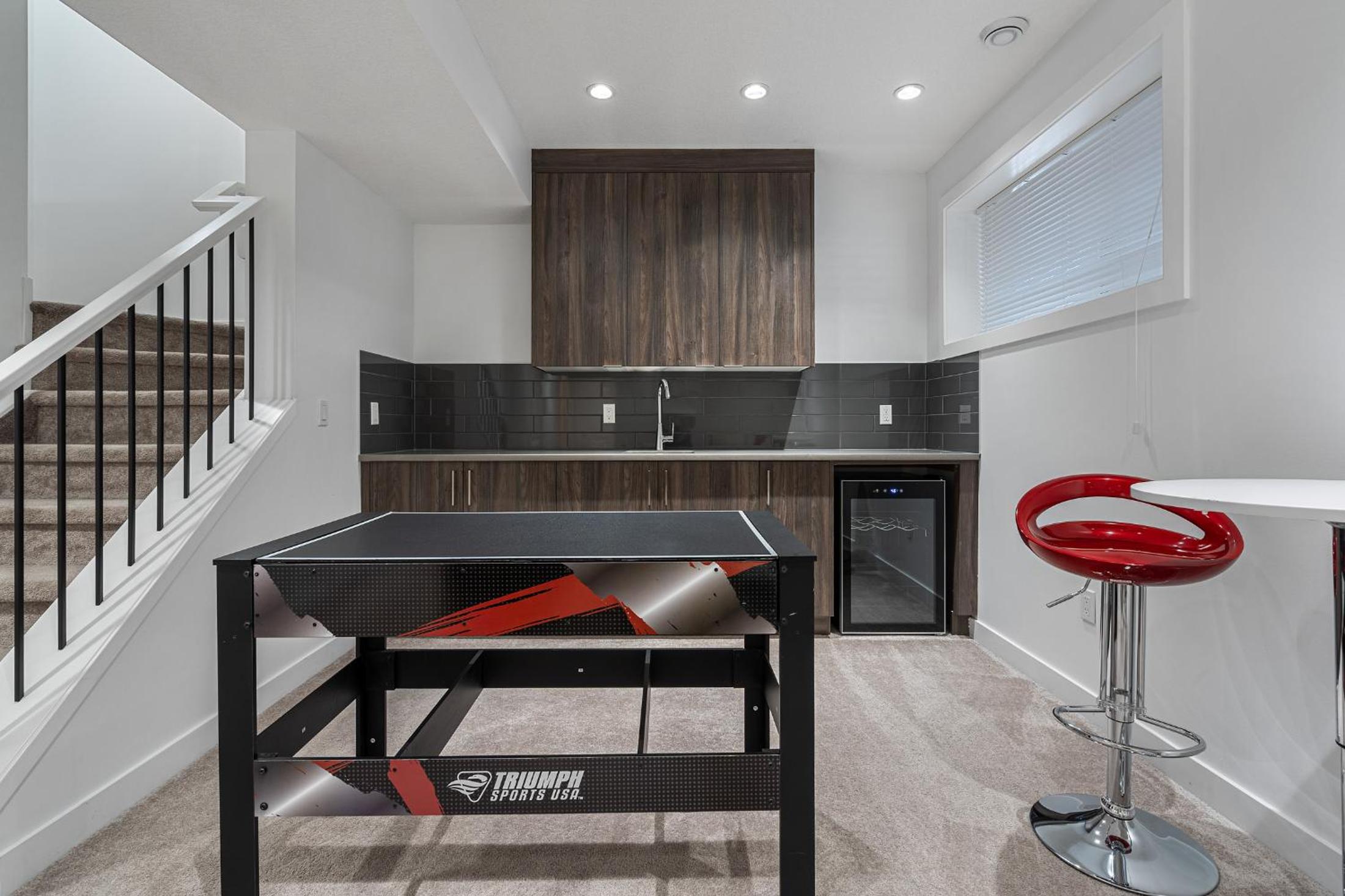 Contemporary Luxury 4 bedroom House near Downtown