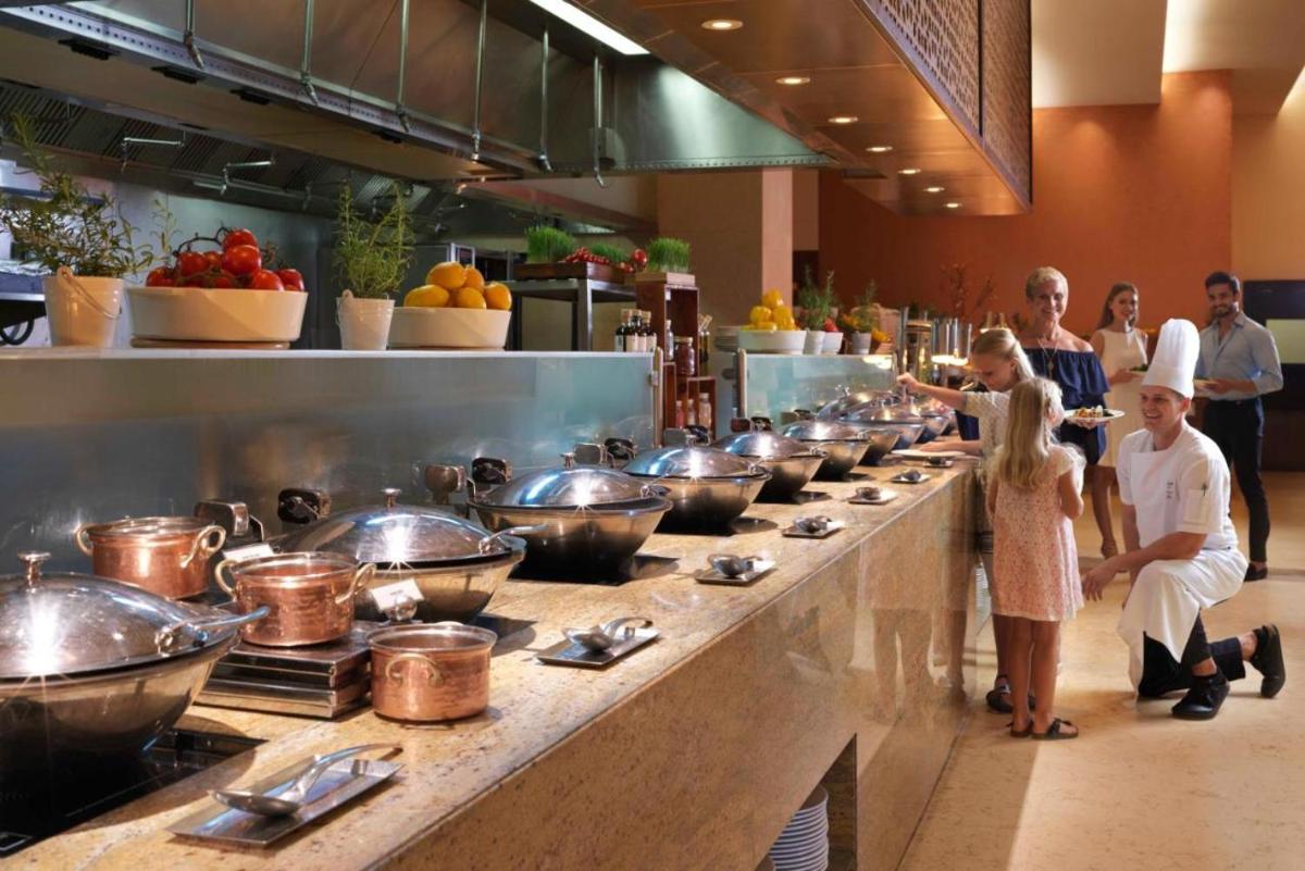 Fairmont Apartments The Palm, Free access to hotel beach and pools