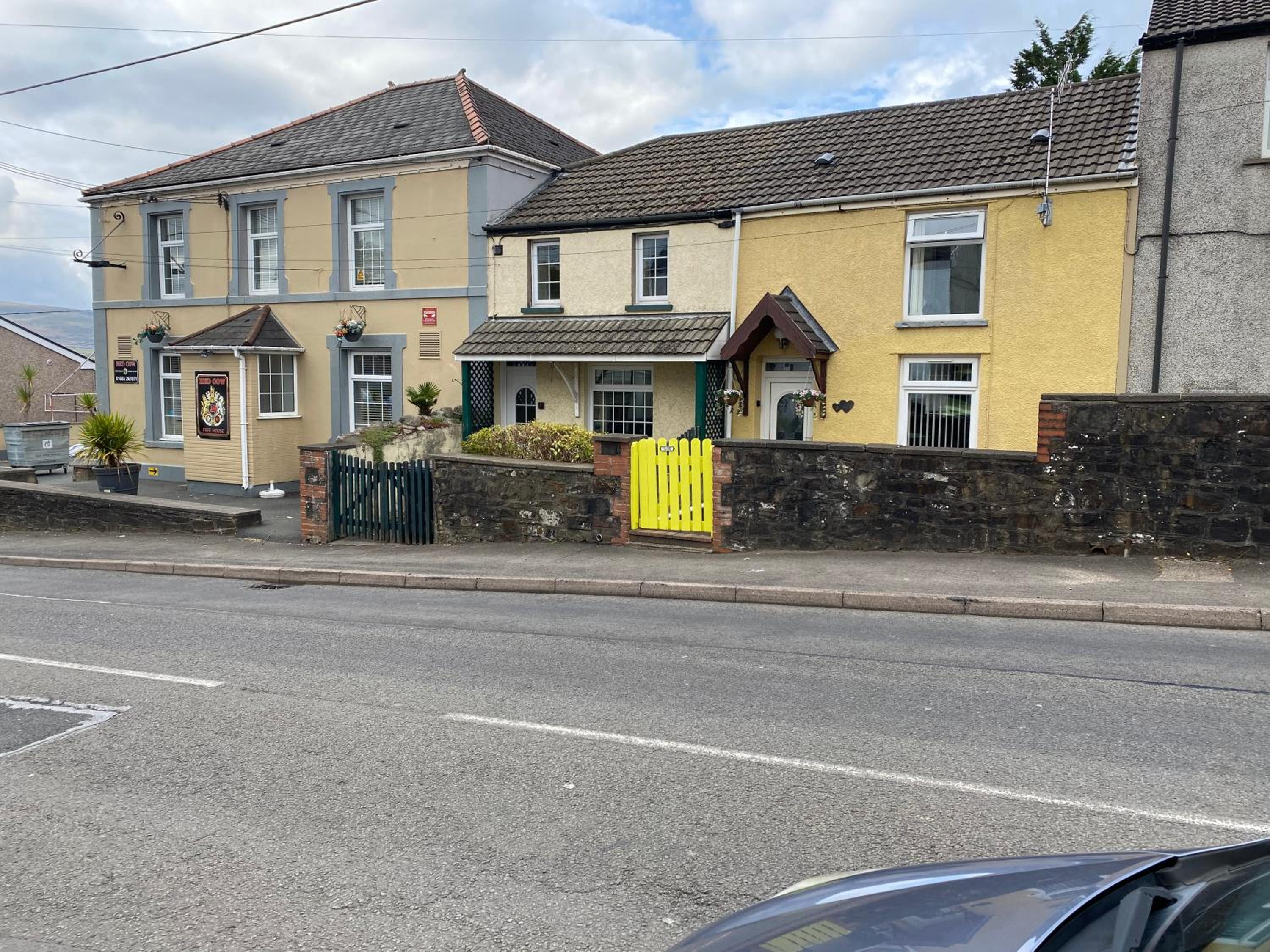 The Cwtch, Log Fire, Sleeps 6, Nr Zip World, Brecon and Bike Park Wales