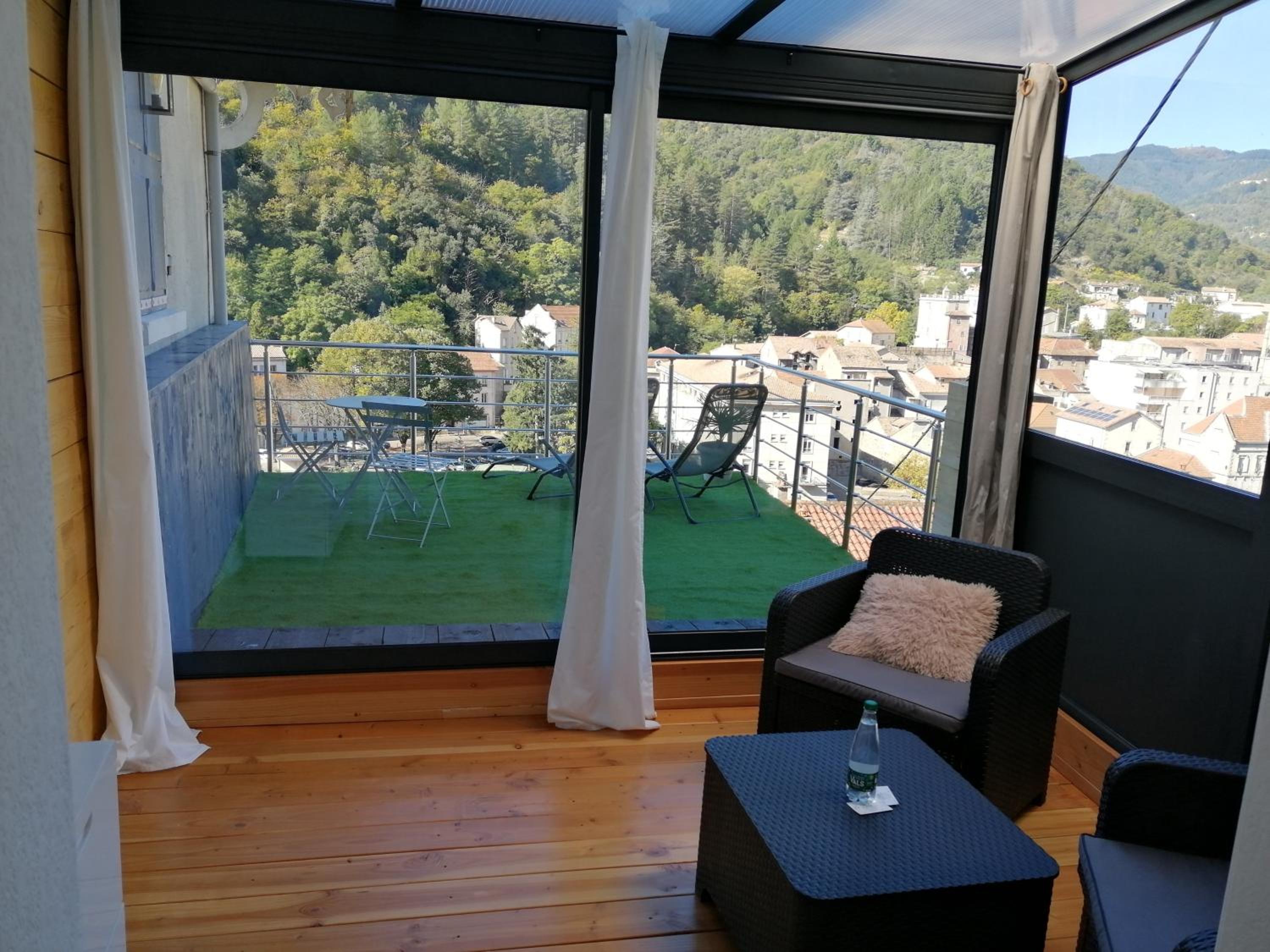 La Dolce Vita Justine view 2