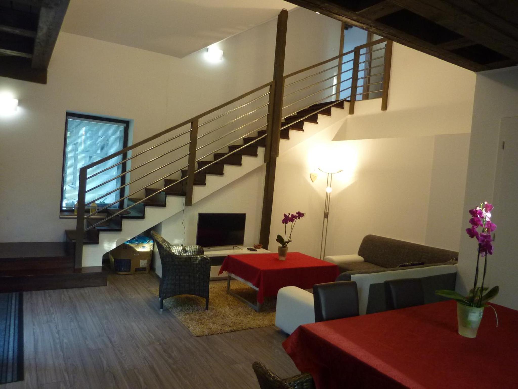 Veľký apartmán v rodinnom dvojdome, Free Parking view 4