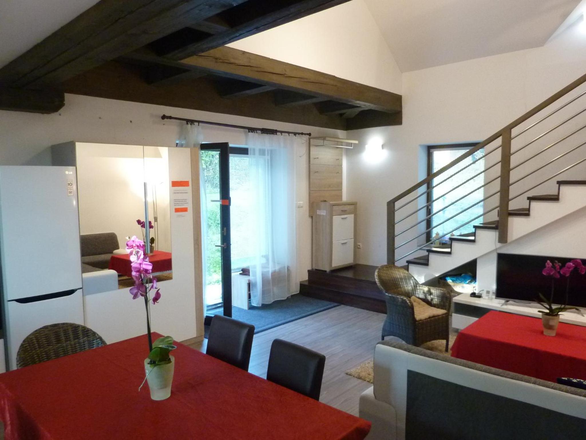 Veľký apartmán v rodinnom dvojdome, Free Parking view 2