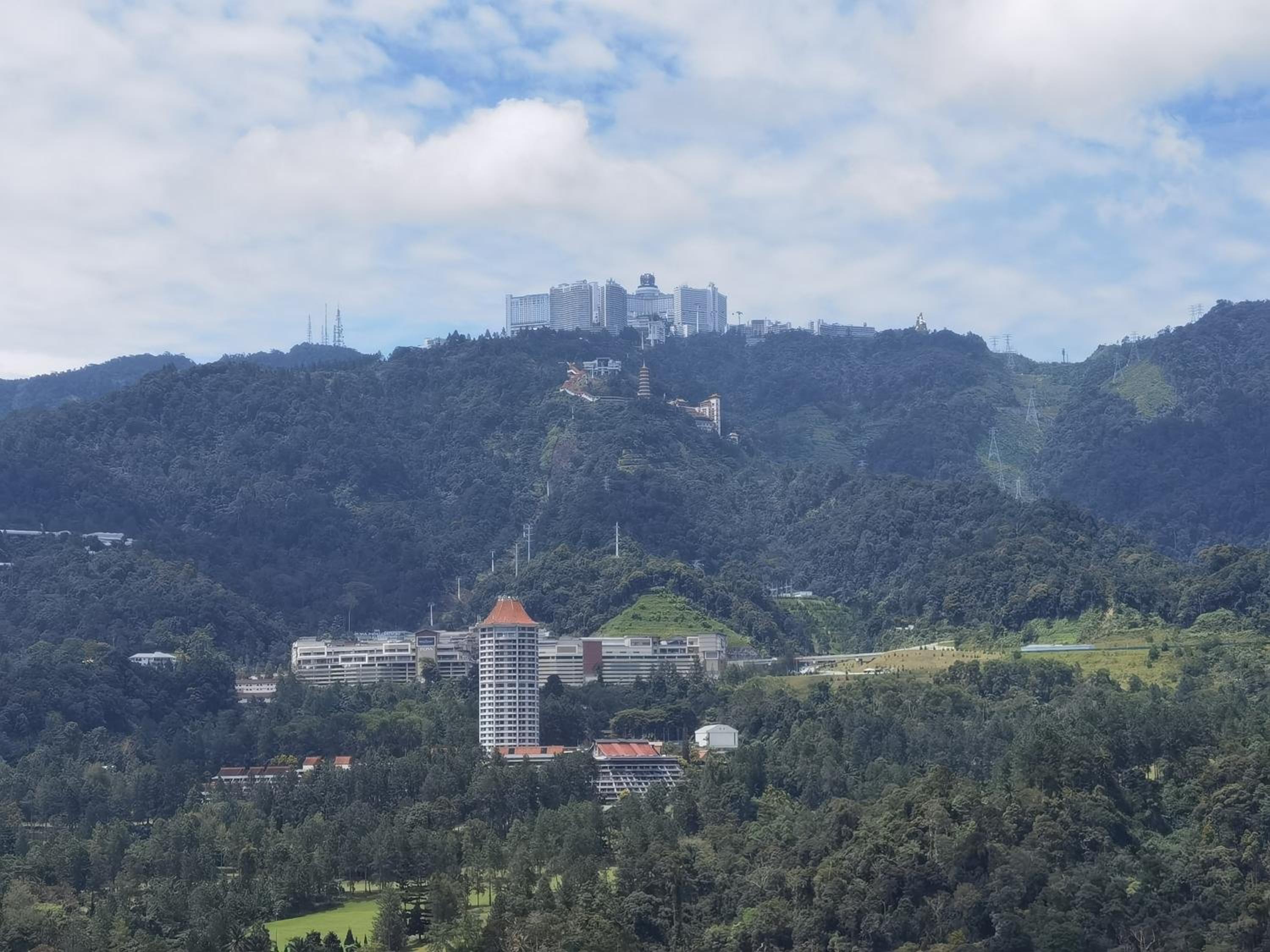 Windmill Upon Hills Luxurious Sky Villa 360 Sky Pool Heated Pool Mountainous Genting View Genting Highland by Heritage photo 3