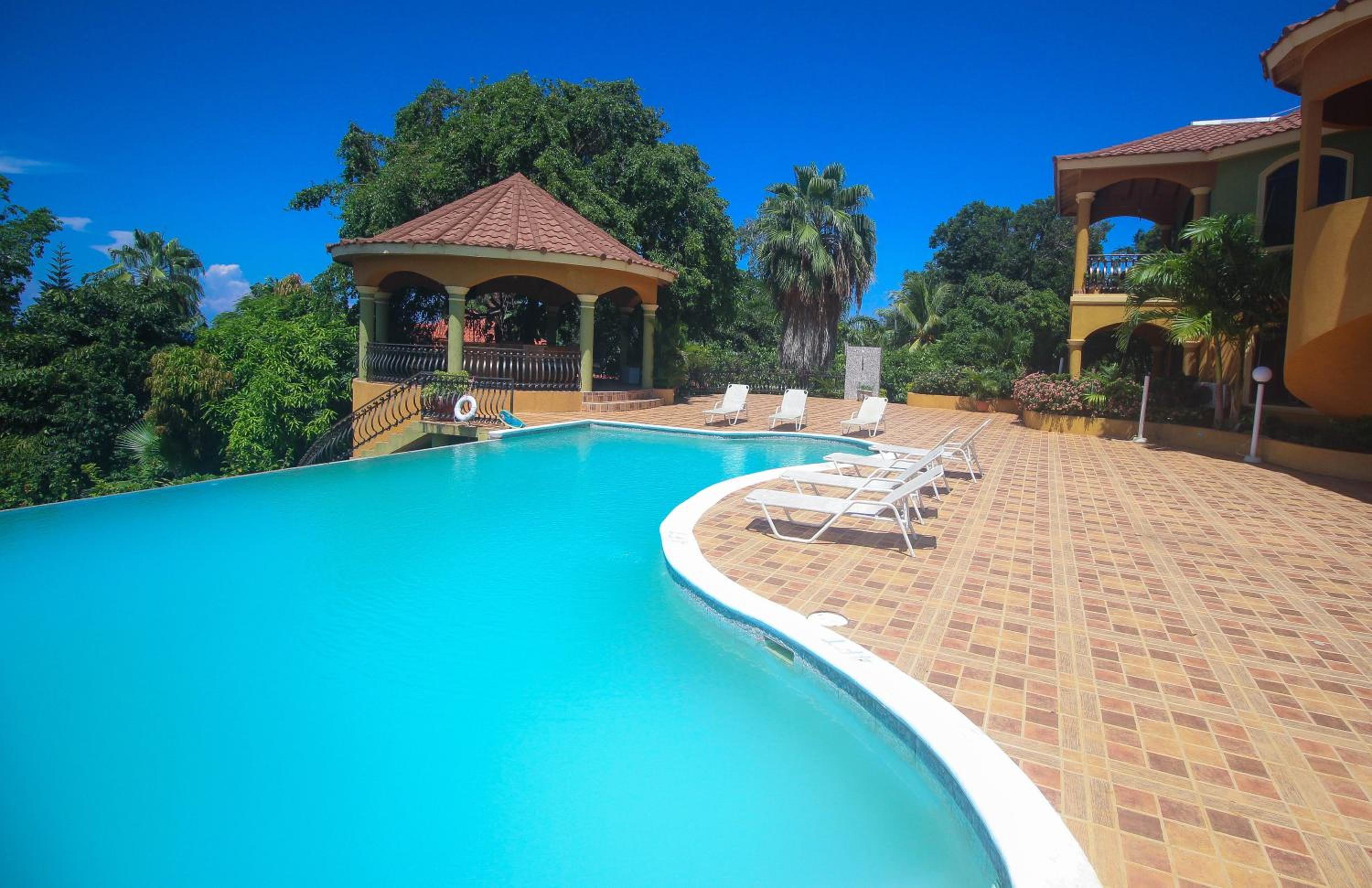 Luxury 10 Bedroom Villa-Millbrooks view 3