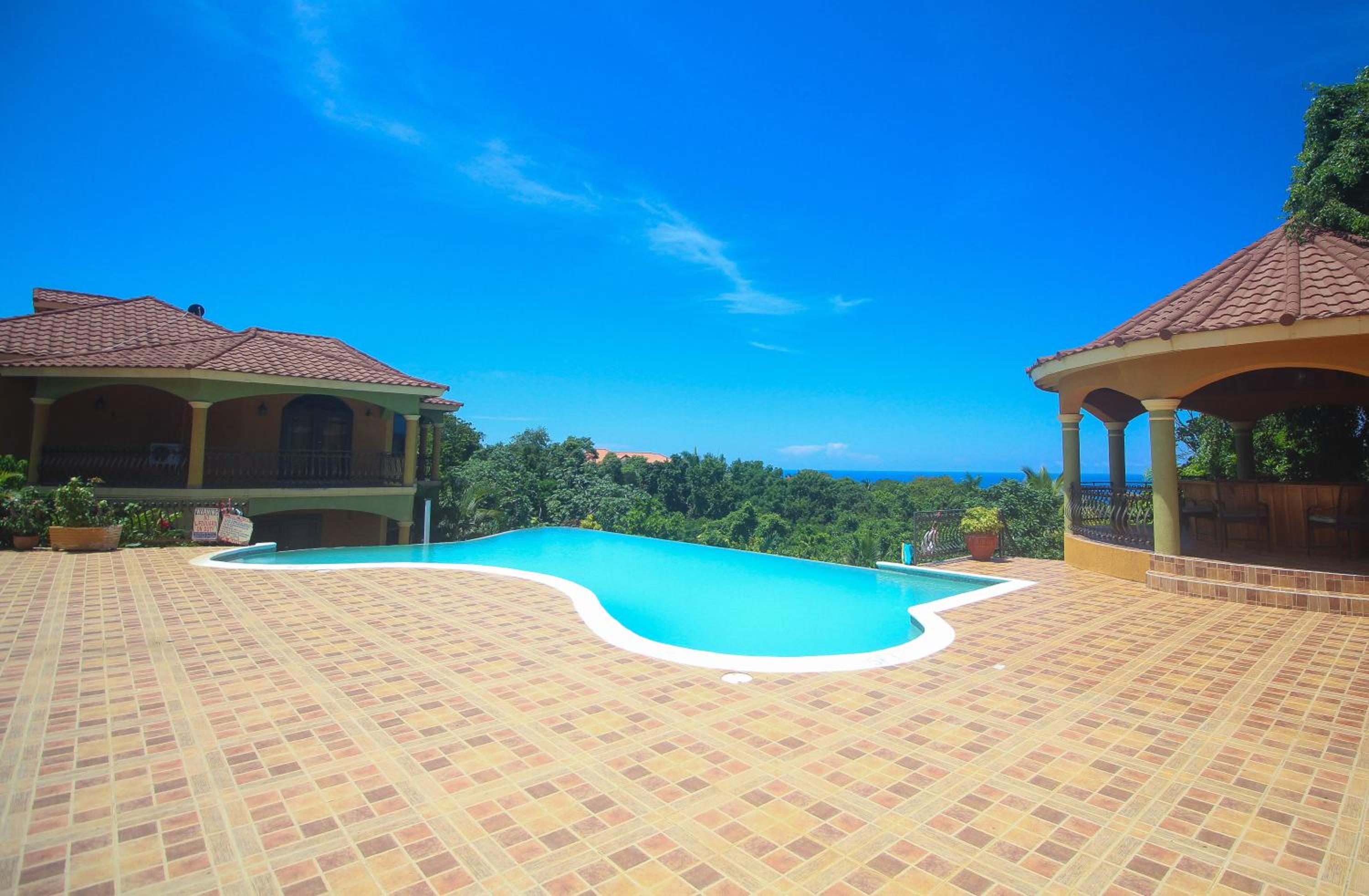 Luxury 10 Bedroom Villa-Millbrooks view 2
