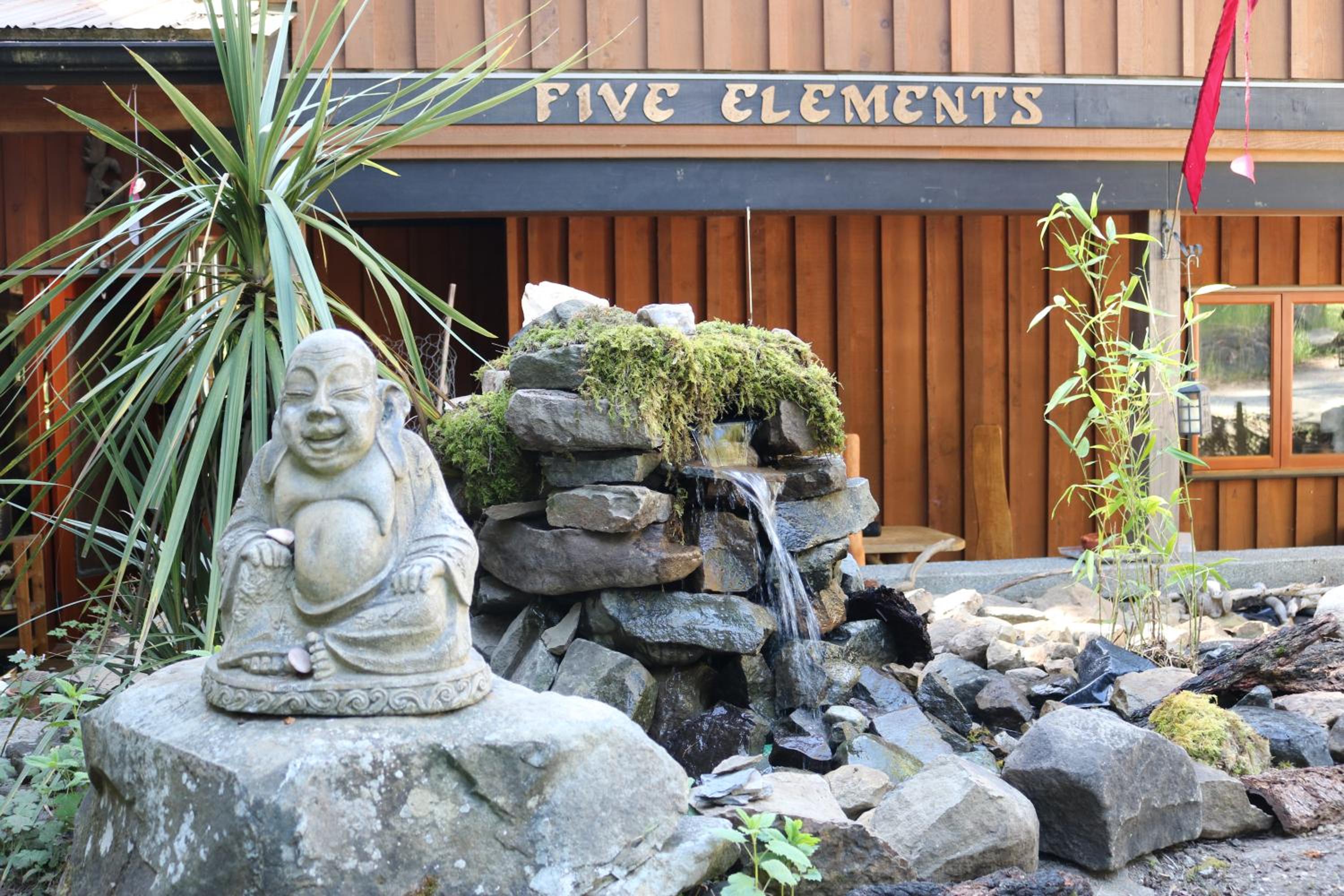 Five Elements Lodge B&B with Outdoor Spa