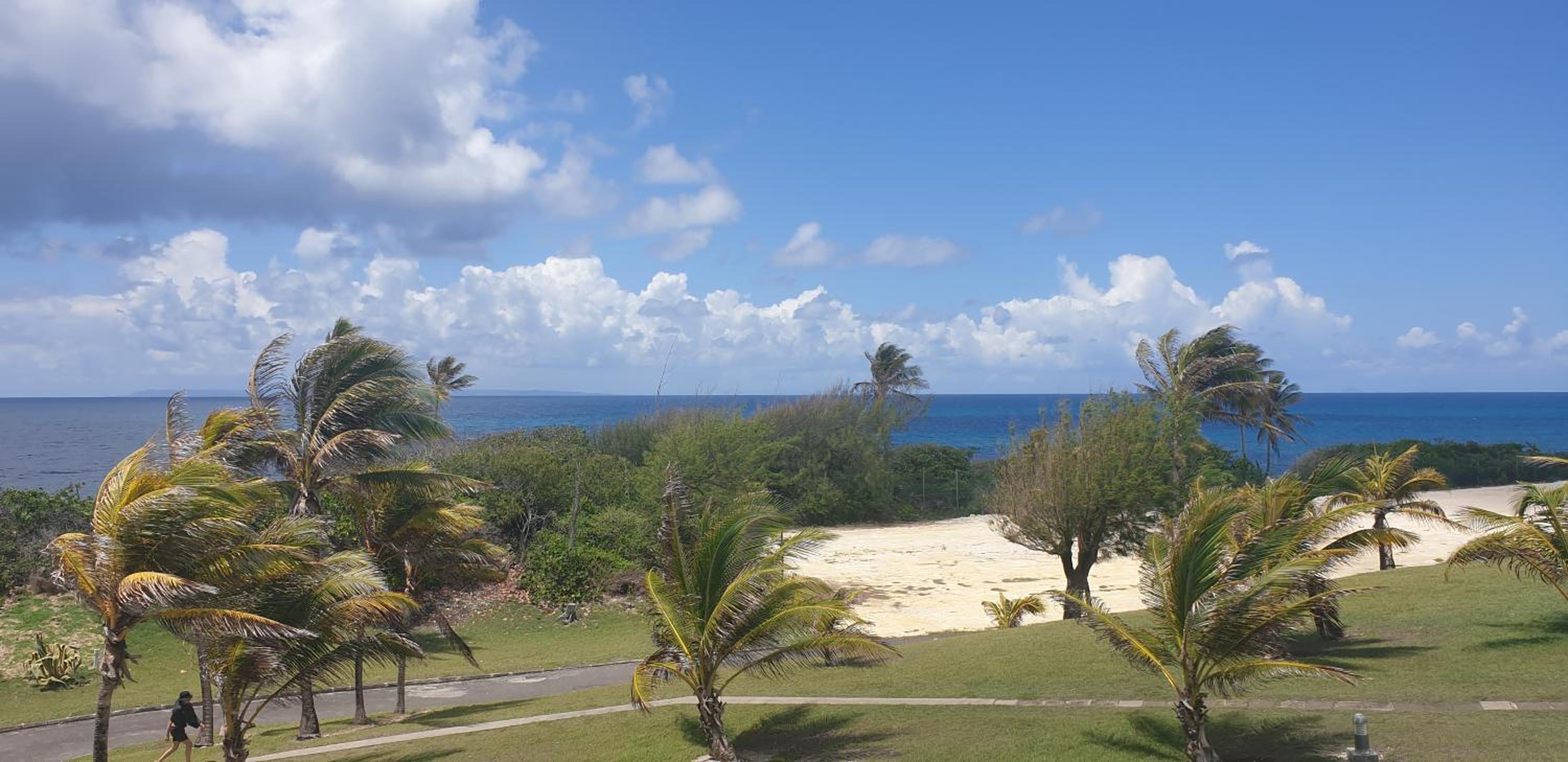 Studio Nikita Manganao Appartement Standing Vue mer Exceptionnel Avec Acces Piscine, Plage et Parking à Saint François view 2