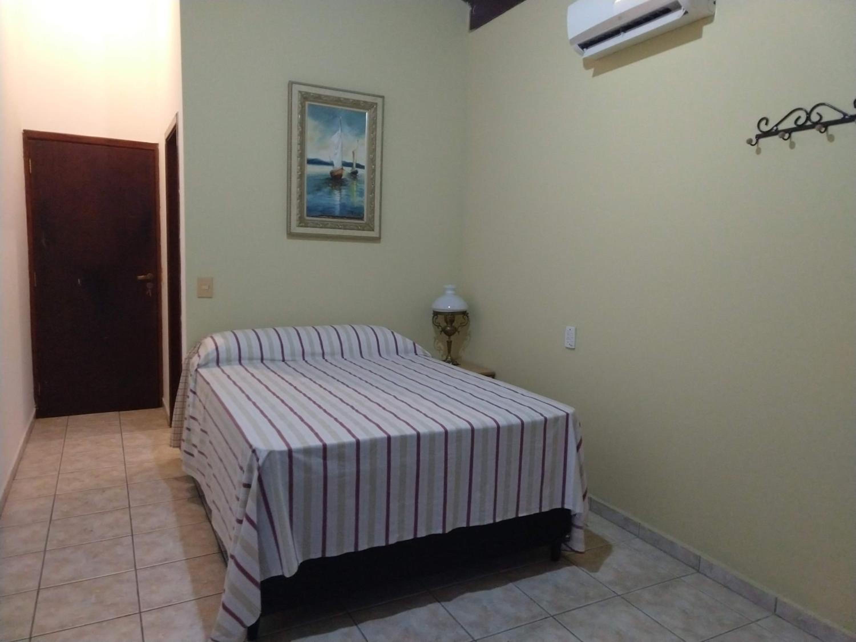 Casa 5 suítes com piscina e churrasqueira