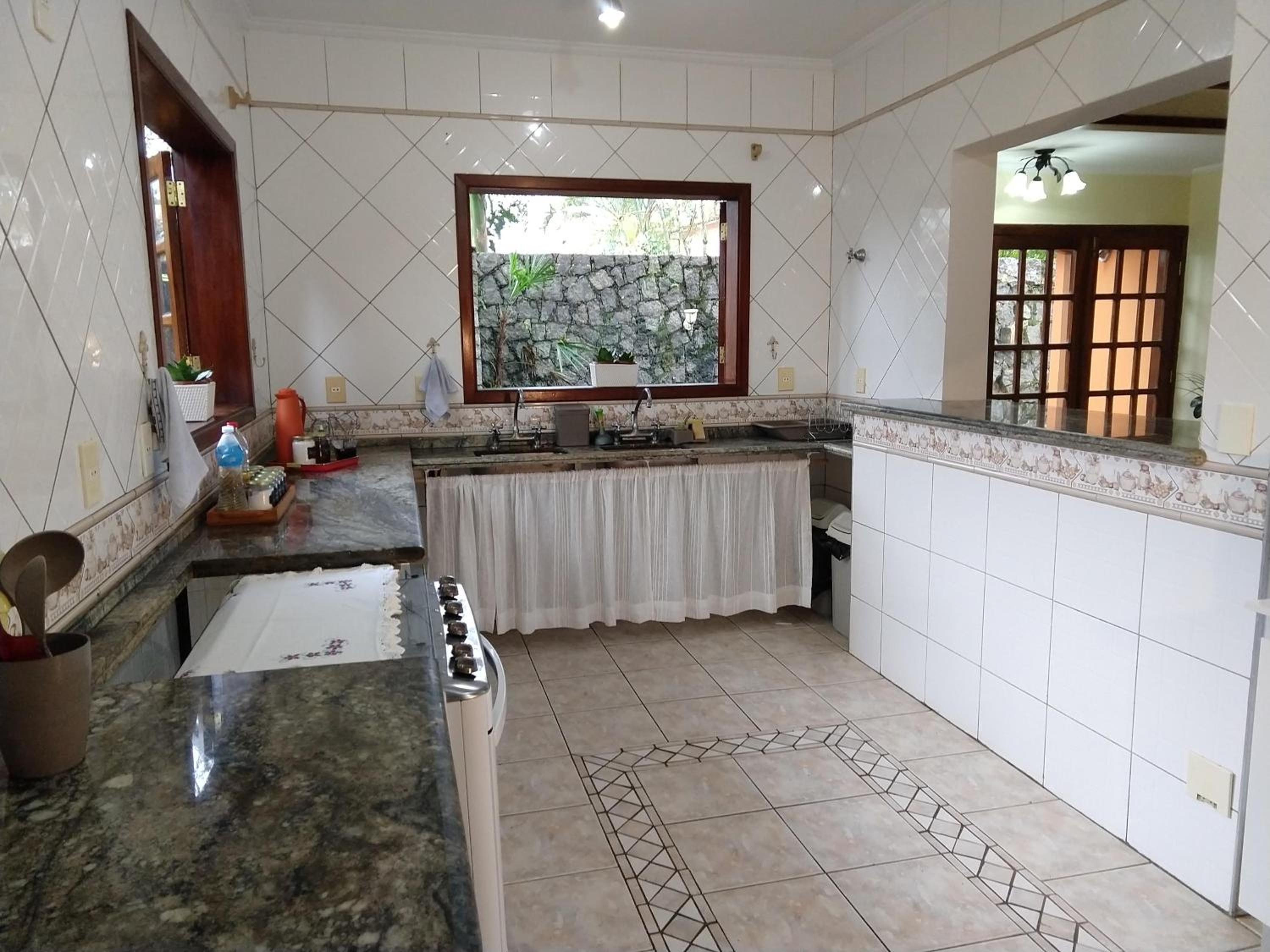 Casa 5 suítes com piscina e churrasqueira