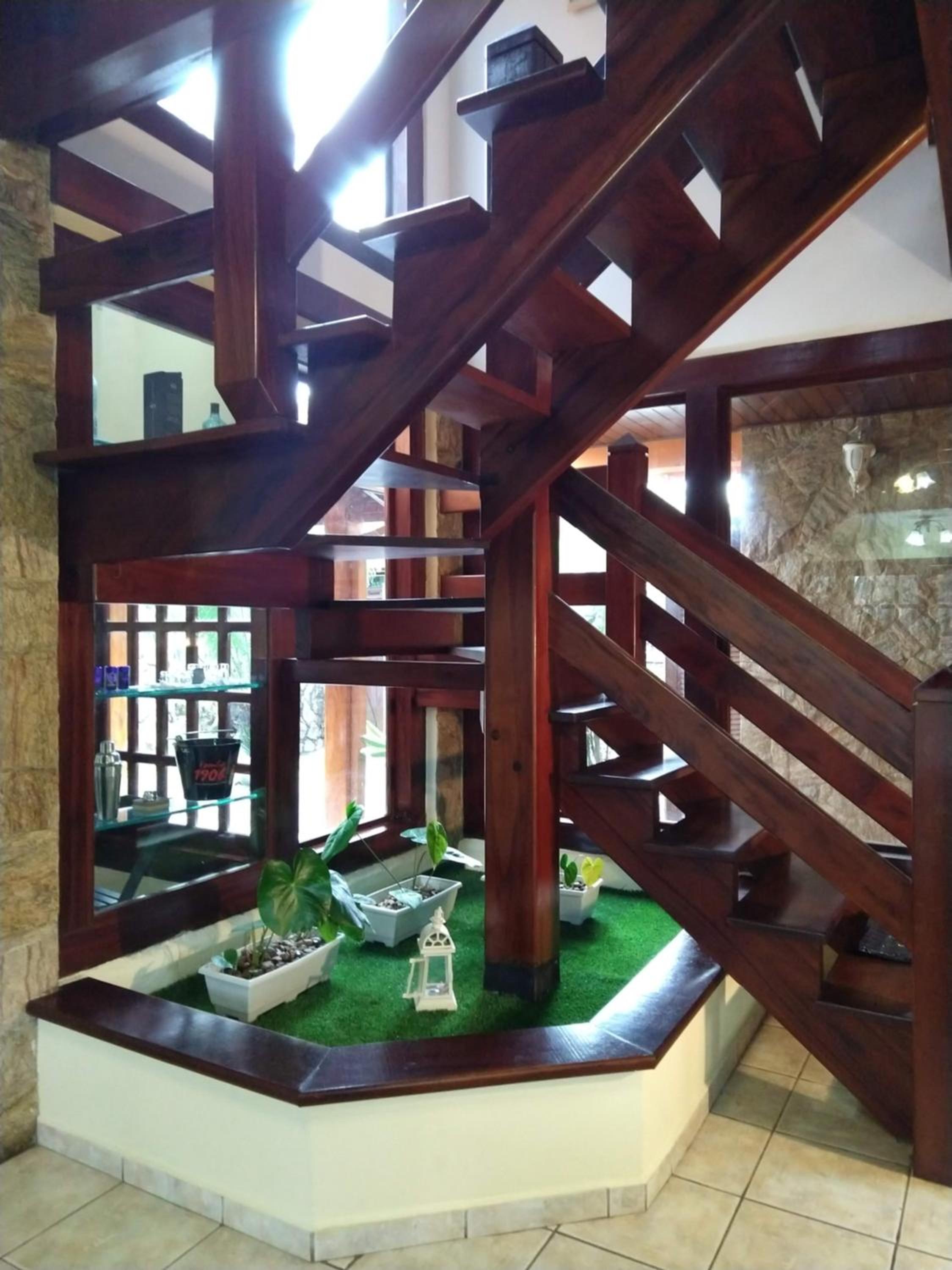 Casa 5 suítes com piscina e churrasqueira