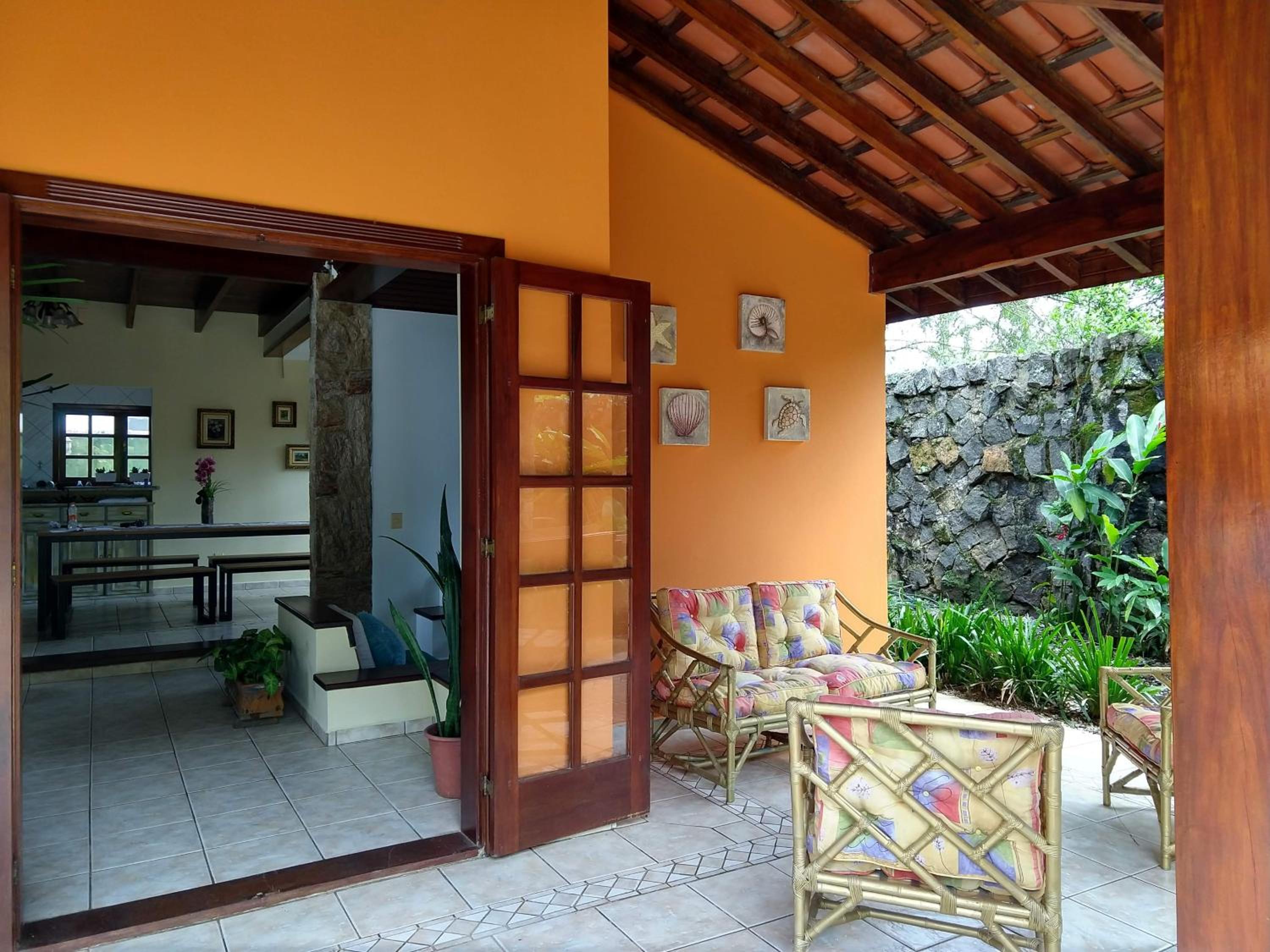 Casa 5 suítes com piscina e churrasqueira